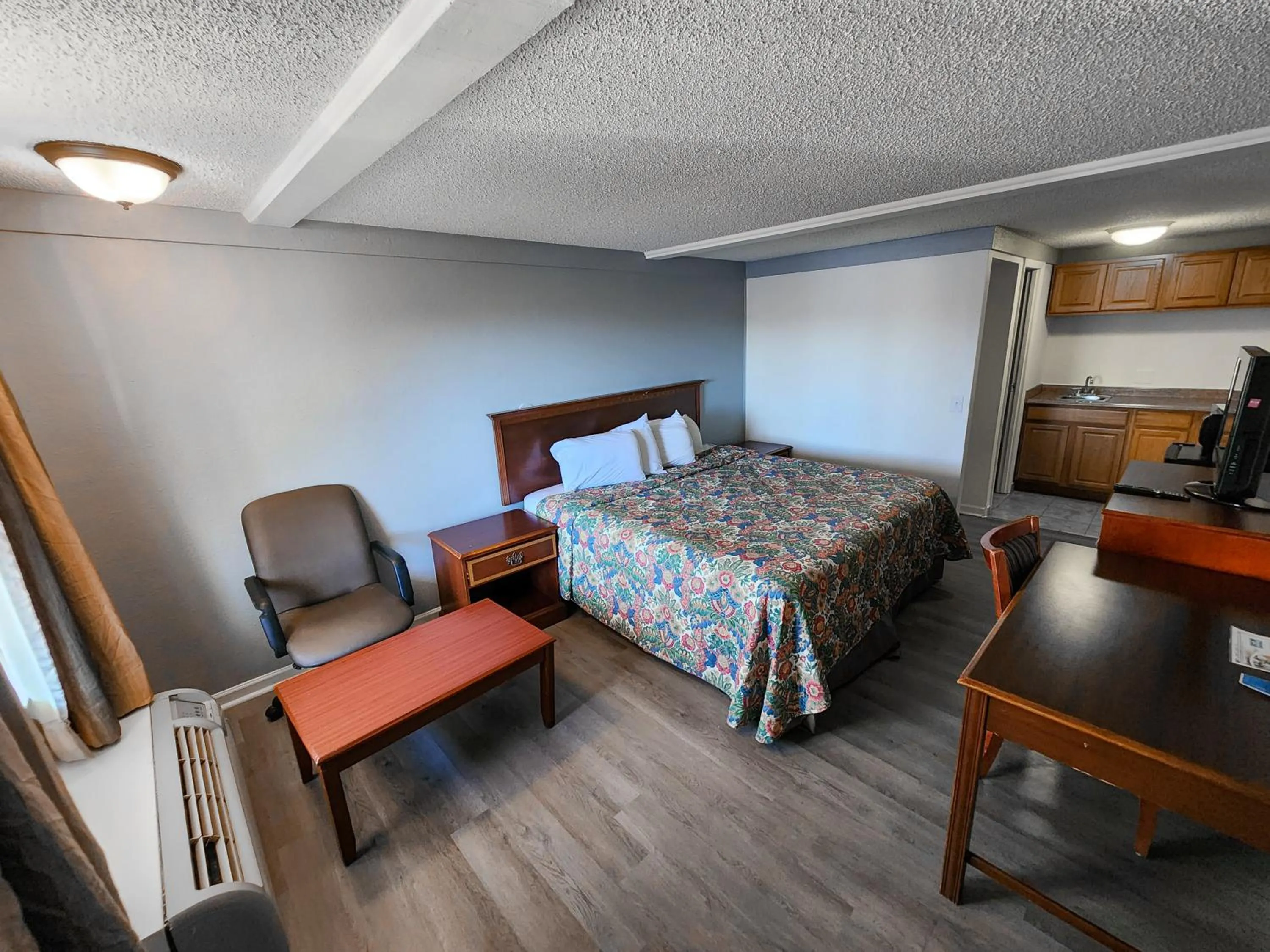 Bed in Rodeway Inn Auburn Hills - Detroit