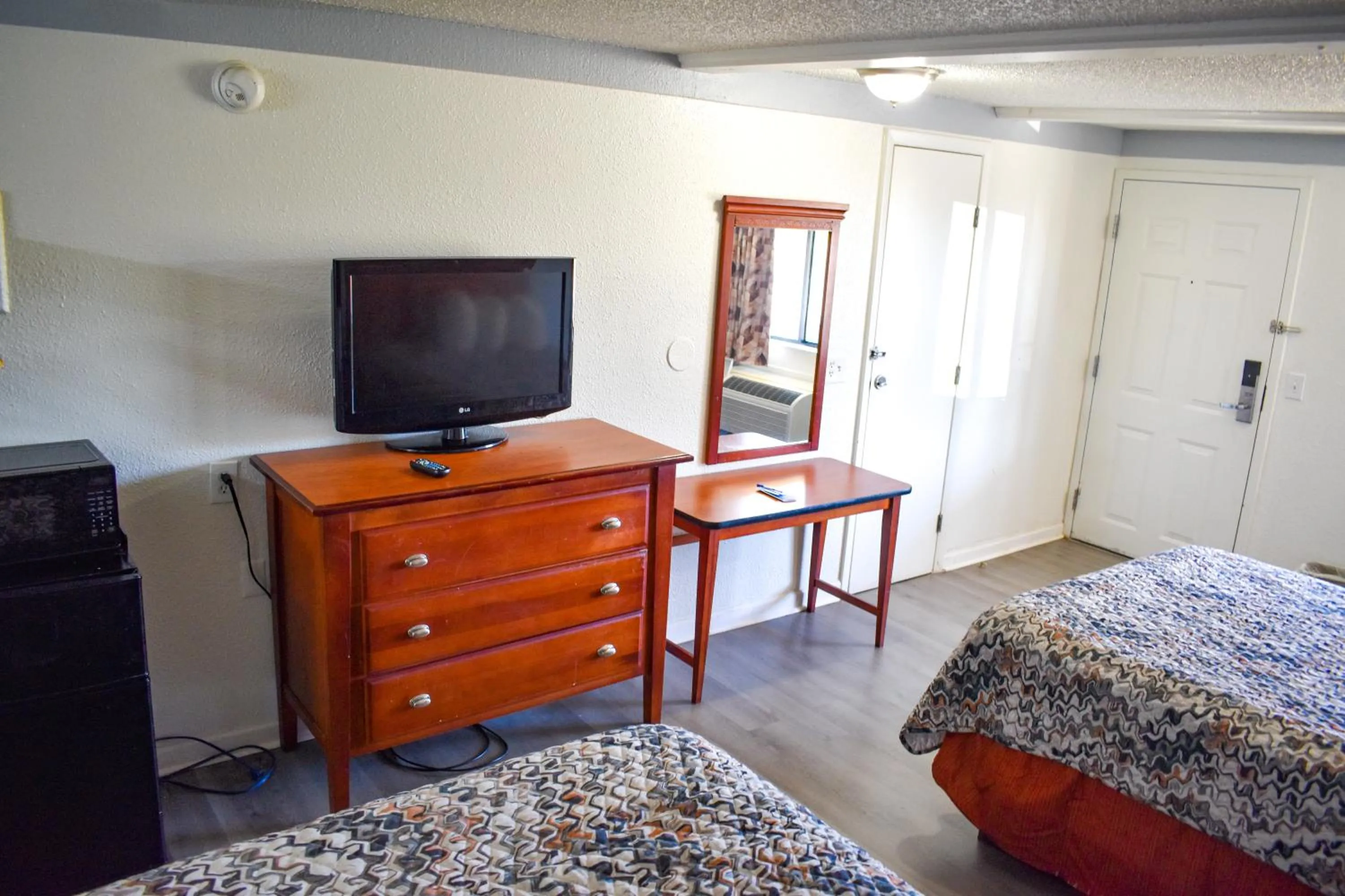 Bed in Rodeway Inn Auburn Hills - Detroit