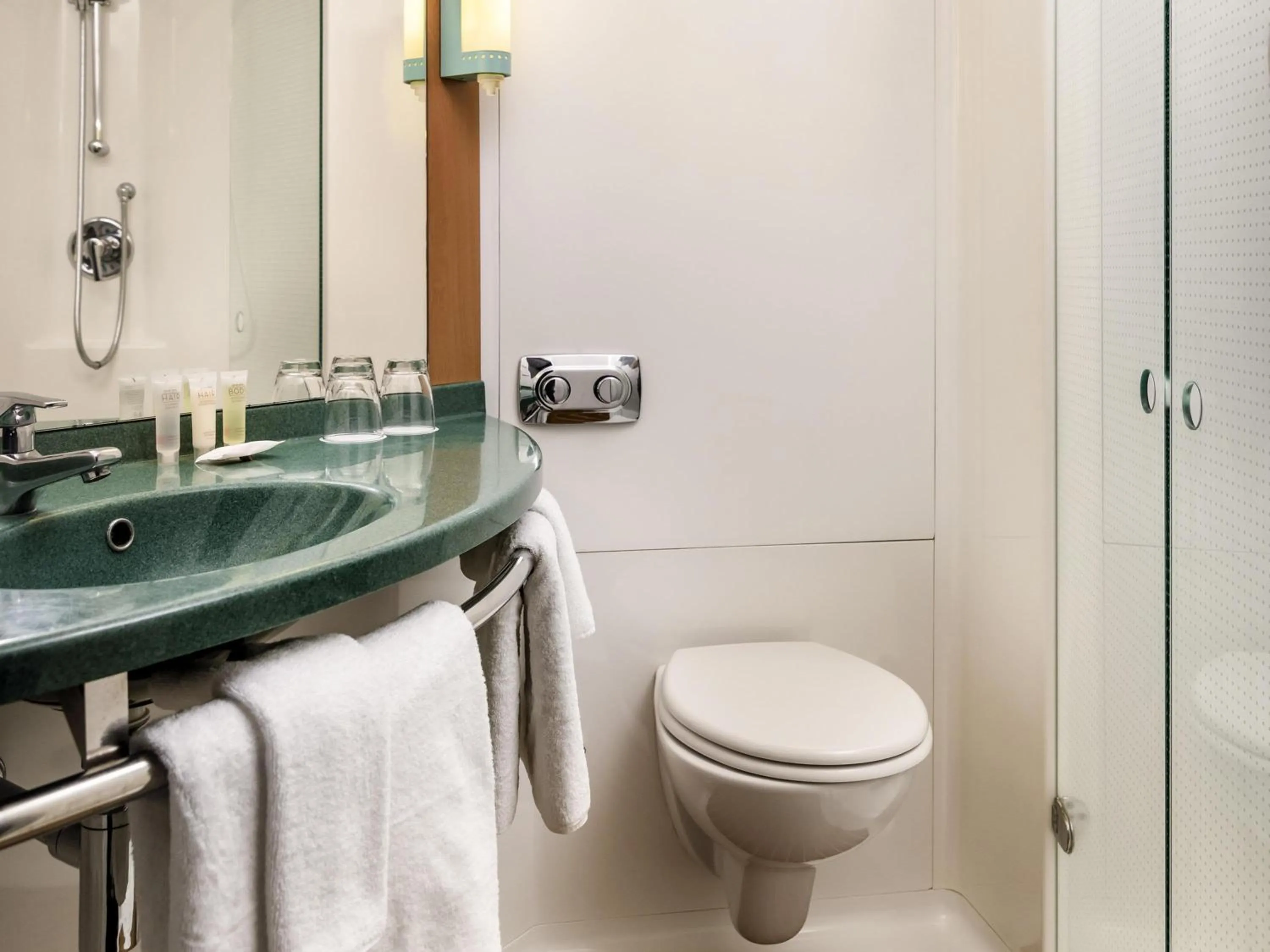 Bedroom in ibis Auckland Ellerslie