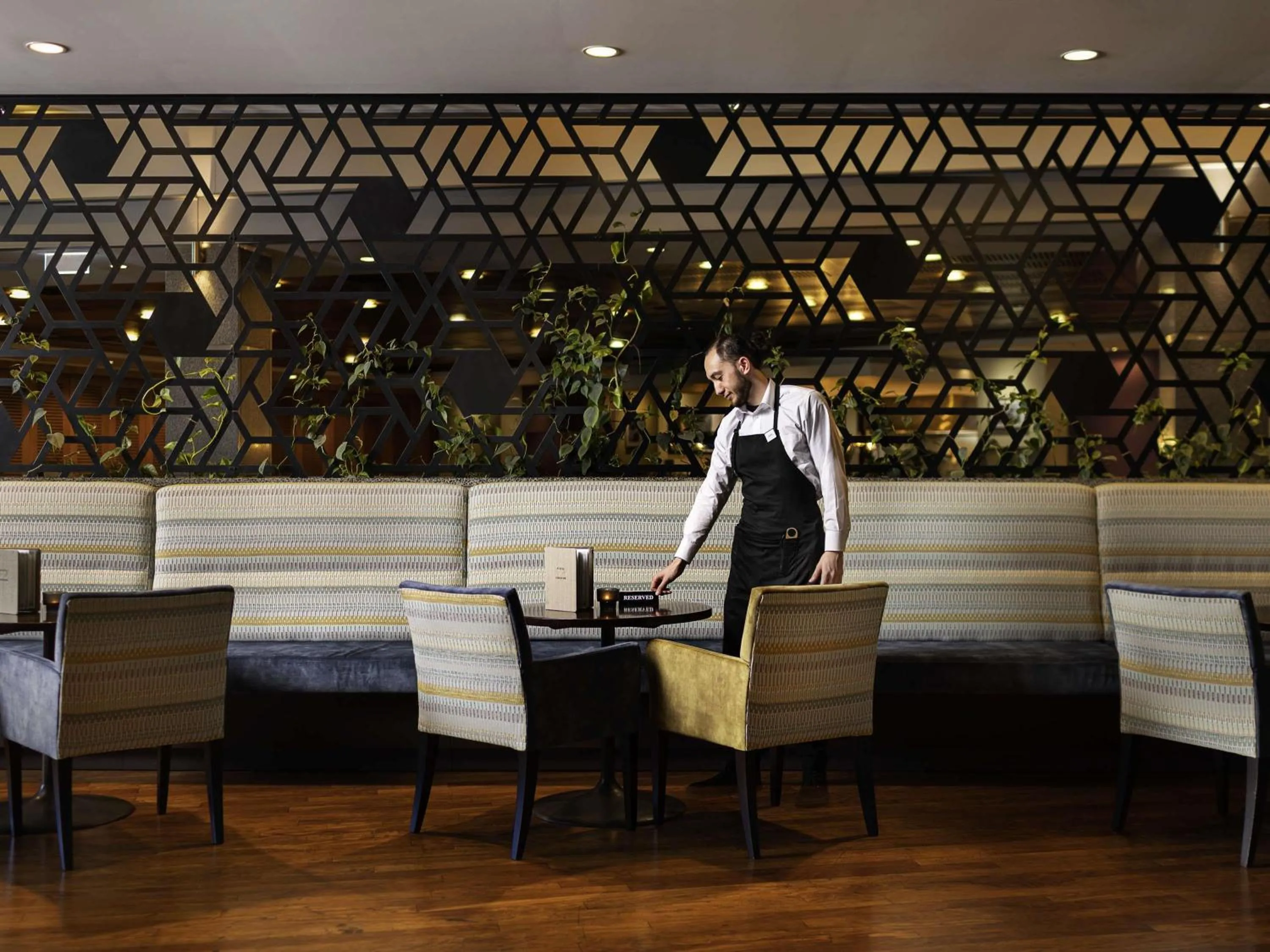 Restaurant/places to eat in ibis Auckland Ellerslie