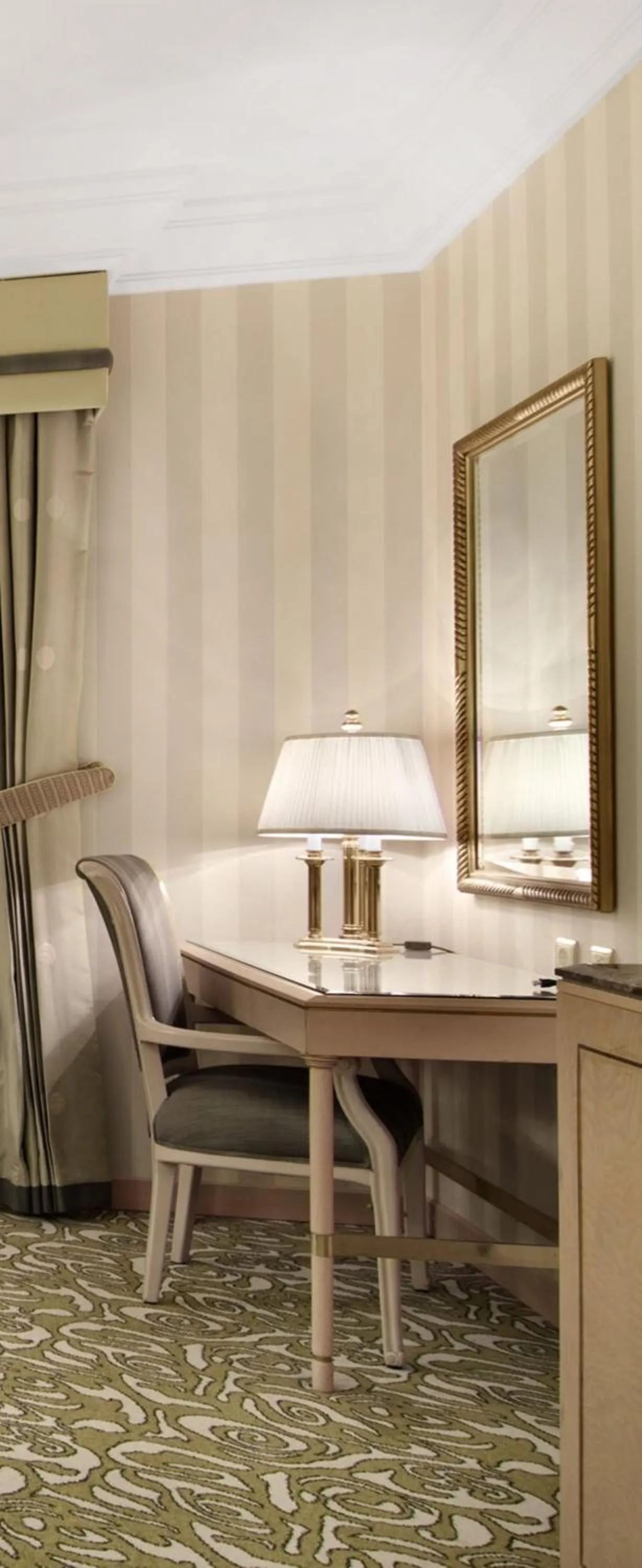 Living room, Bed in Makkah Hotel