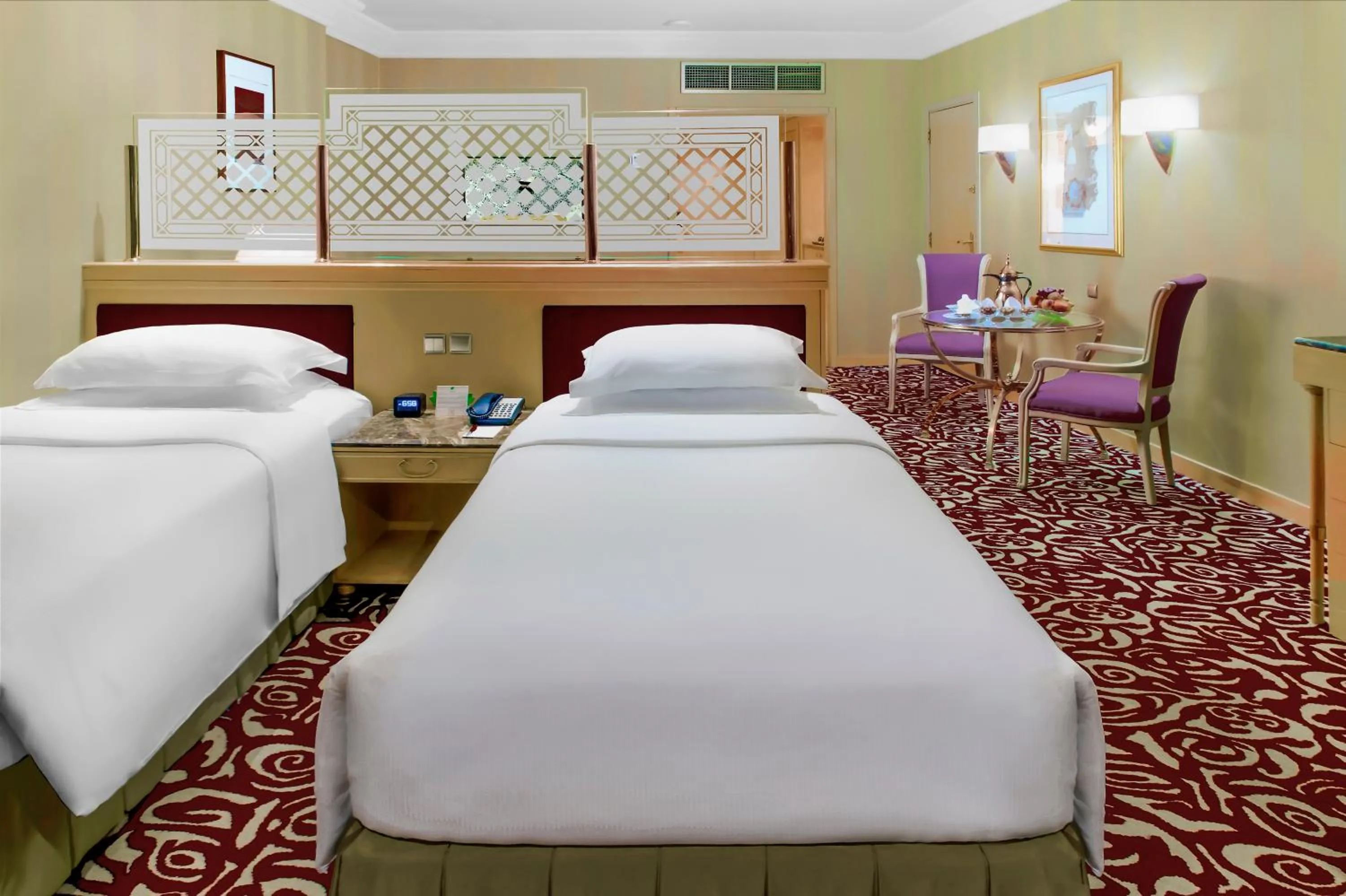 Bedroom, Bed in Makkah Hotel
