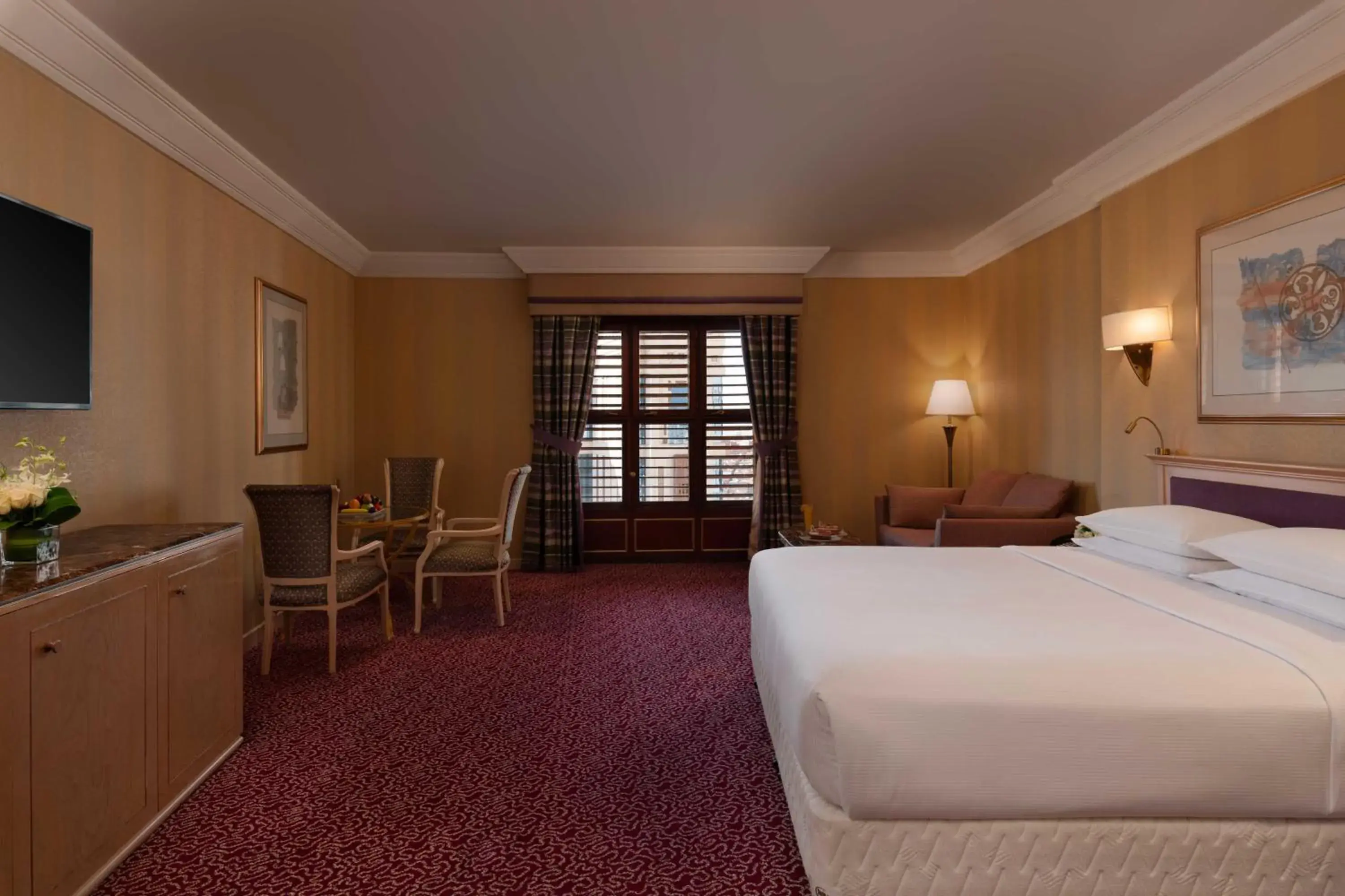 Club Room with One King Bed in Makkah Hotel Club Room with One King Bed in Makkah Hotel