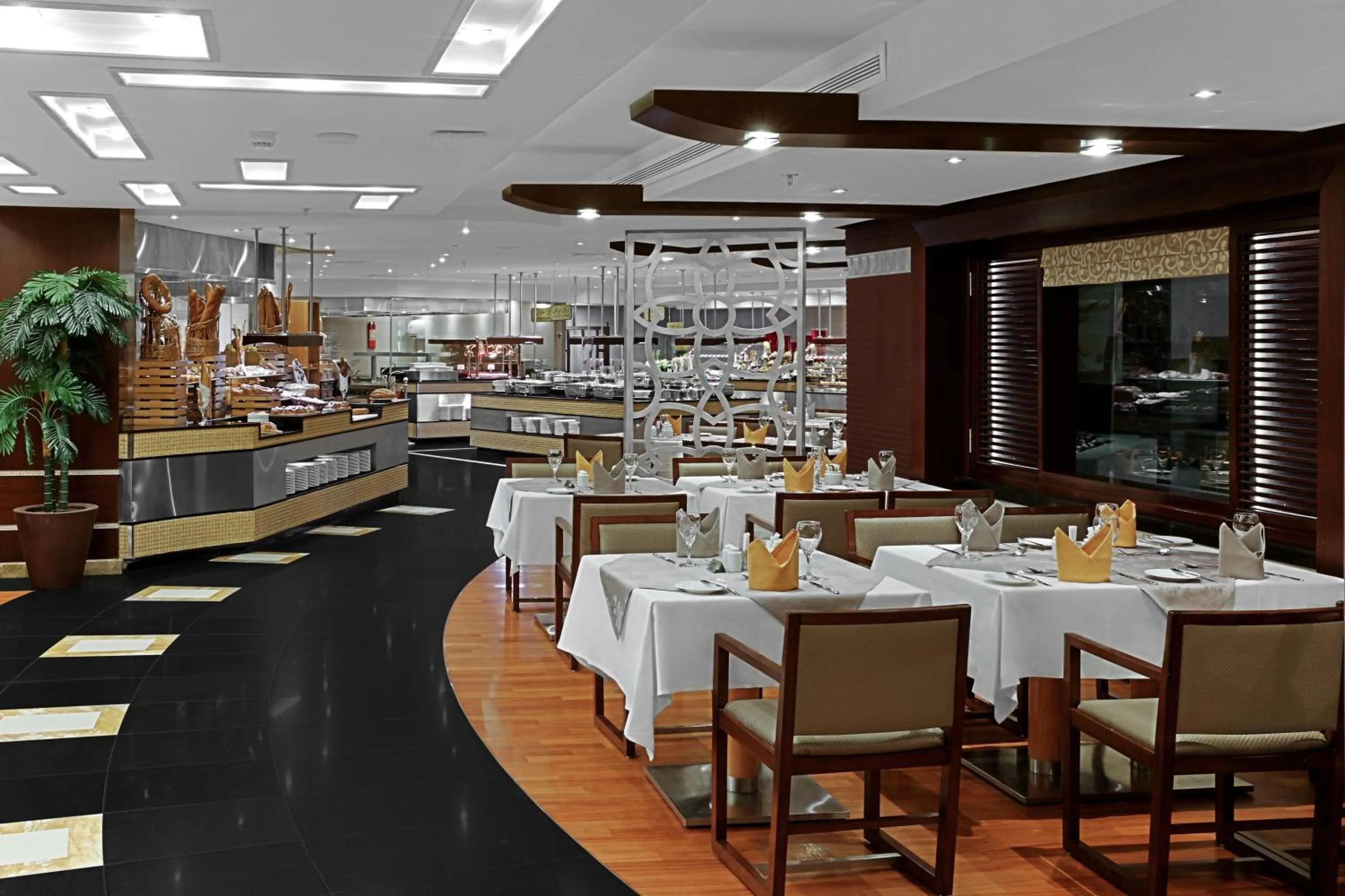 Restaurant/places to eat in Makkah Hotel