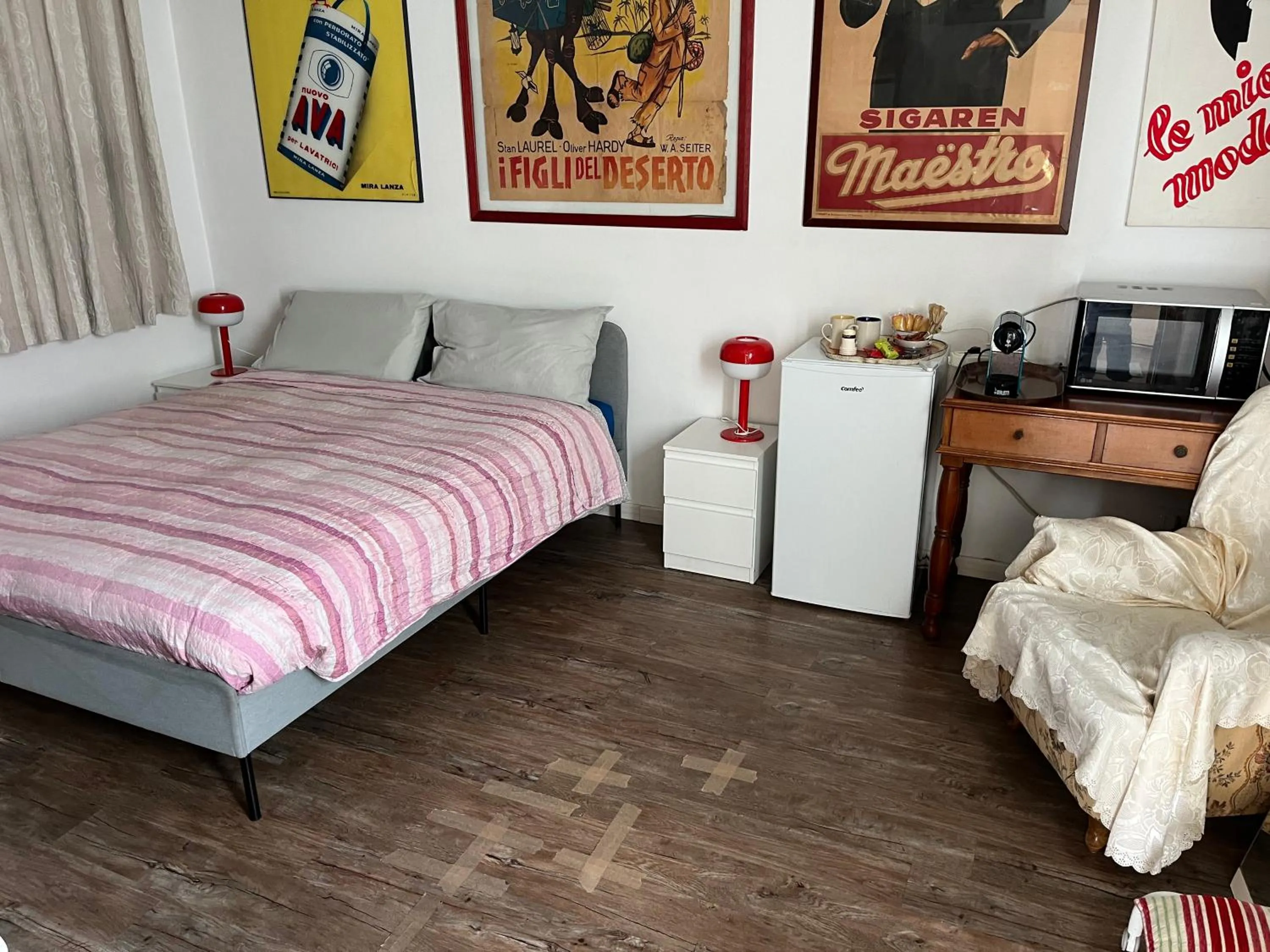 Bed in Room Saronno + B&B