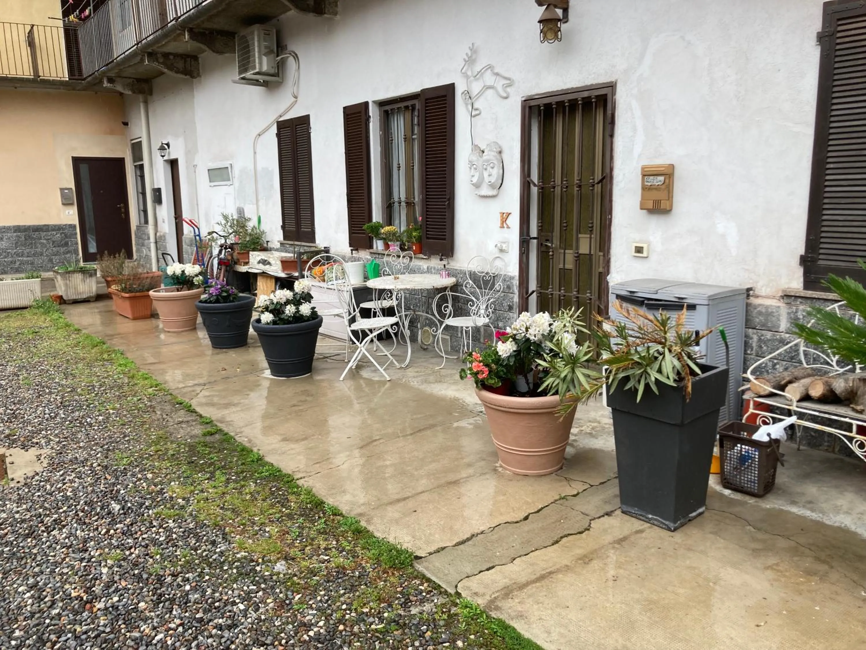 Inner courtyard view in Room Saronno + B&B