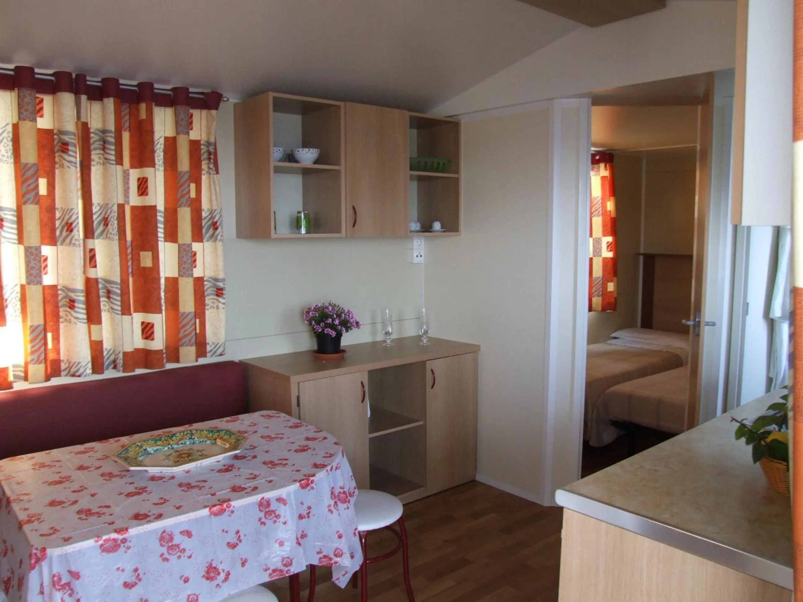 Dining area, Bed in Camping Jonio