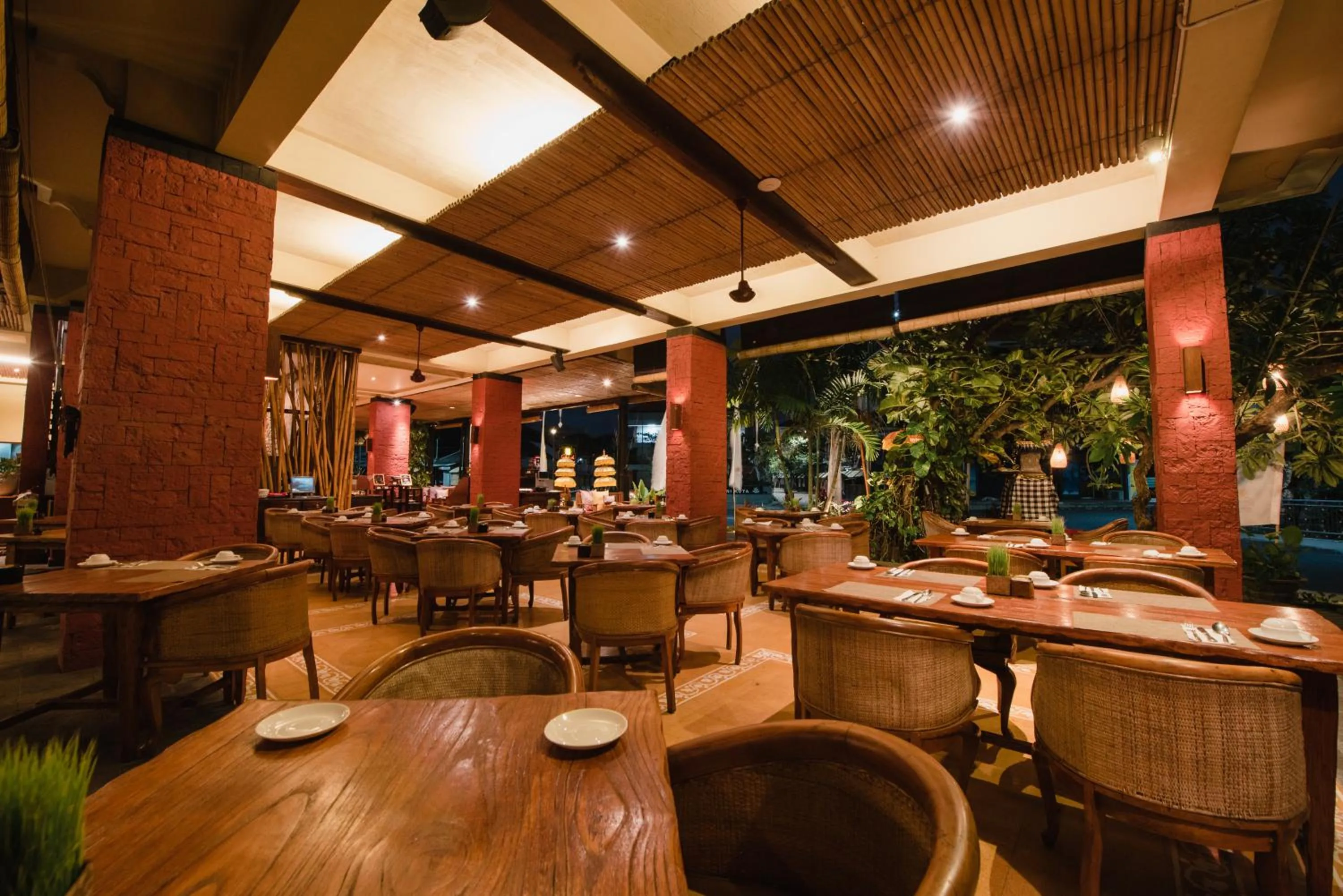 Restaurant/places to eat in Ramayana Suites and Resort