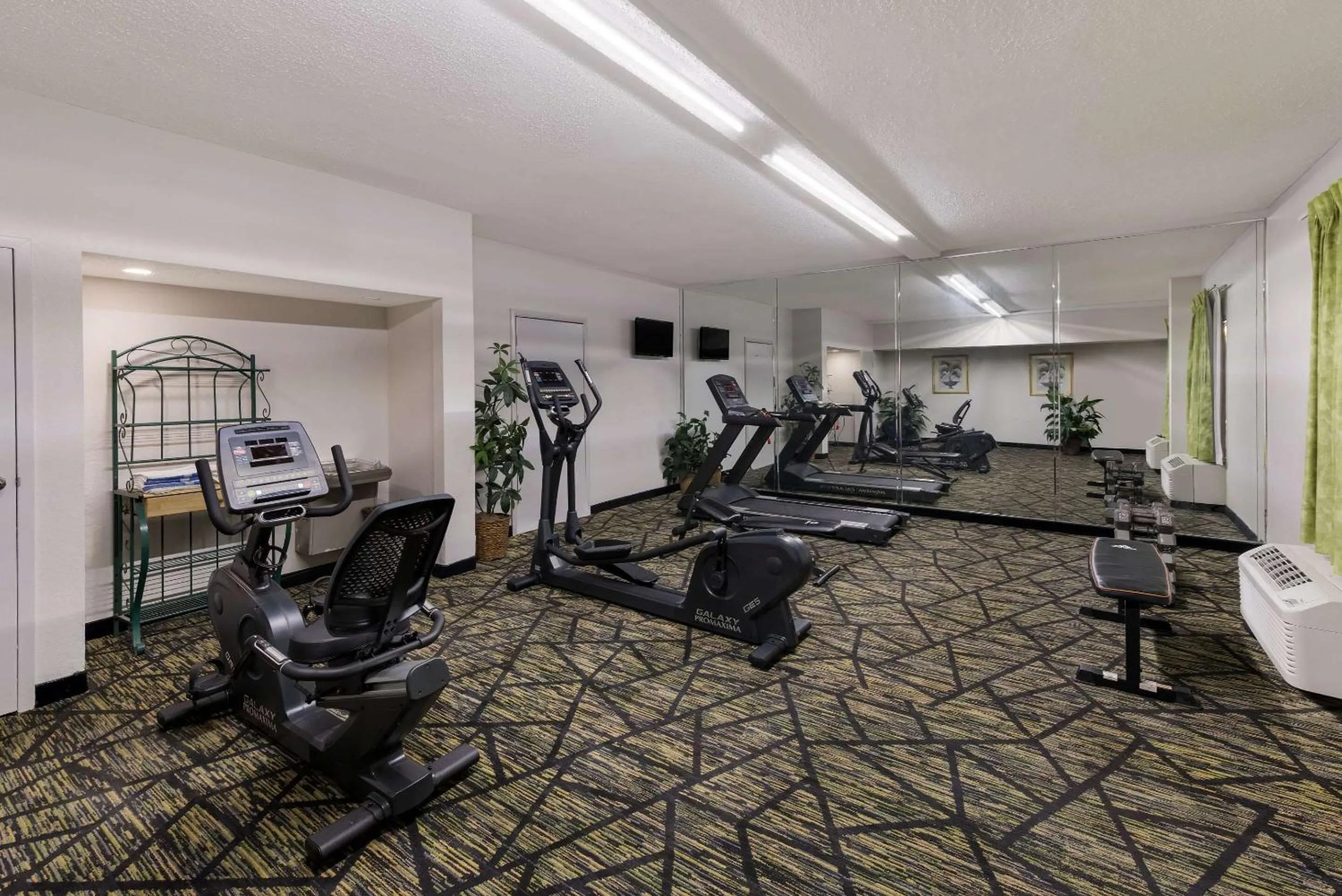 Fitness centre/facilities in Quality Inn Orange Park Jacksonville