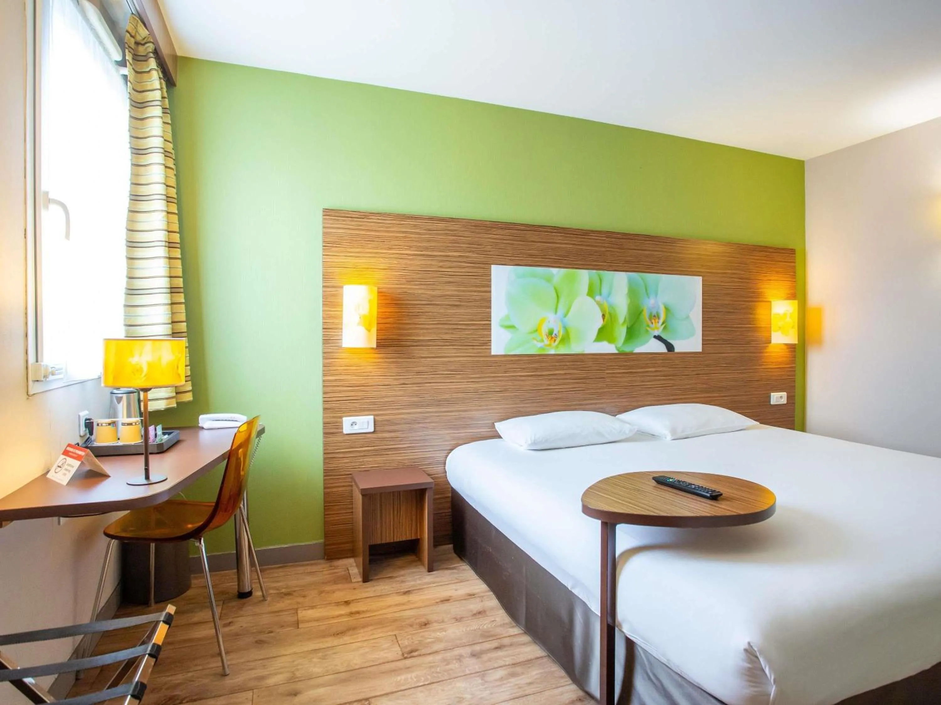 Bedroom, Bed in Hôtel Ibis Styles Bourges