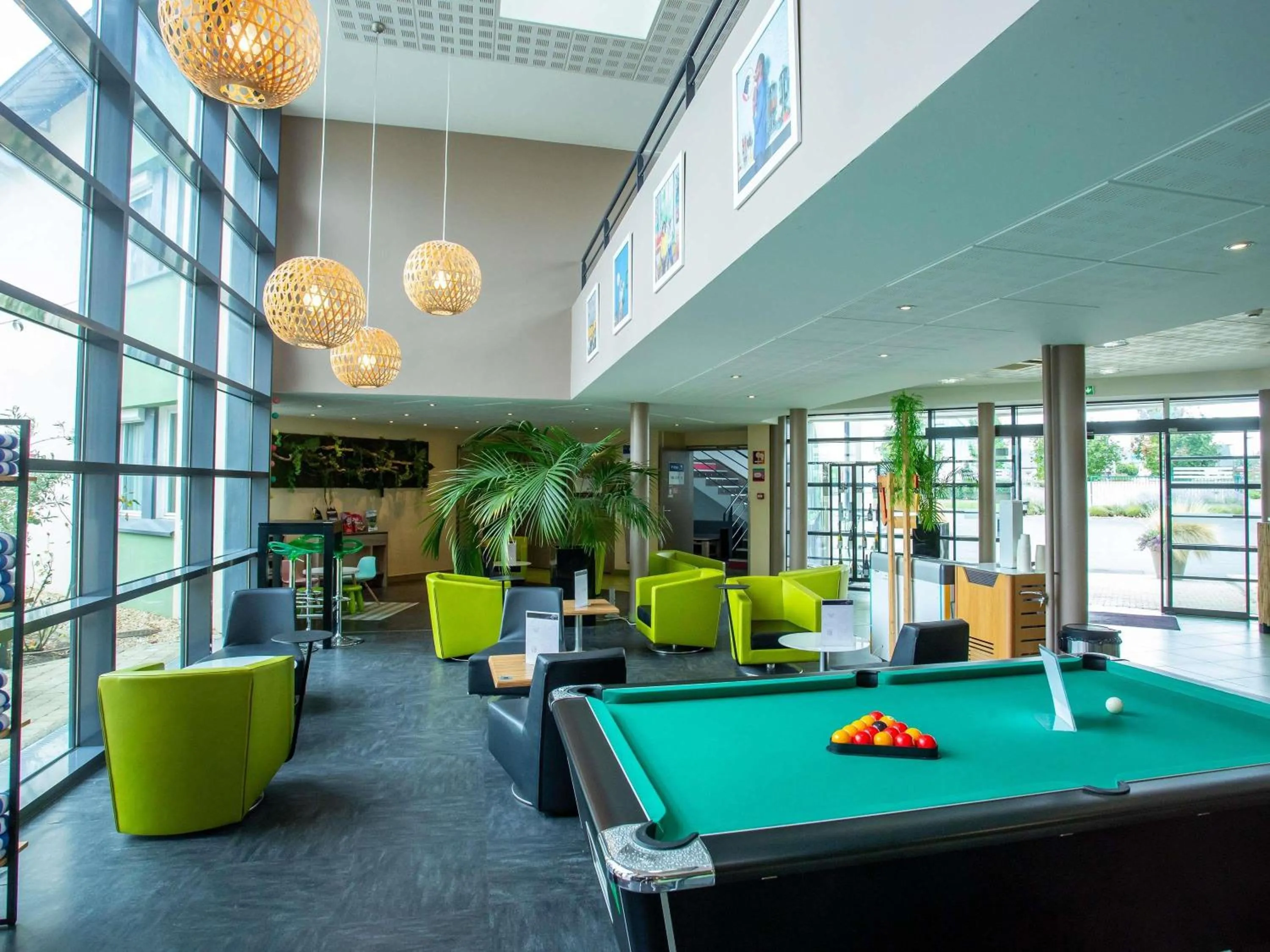 Lounge or bar in Hôtel Ibis Styles Bourges
