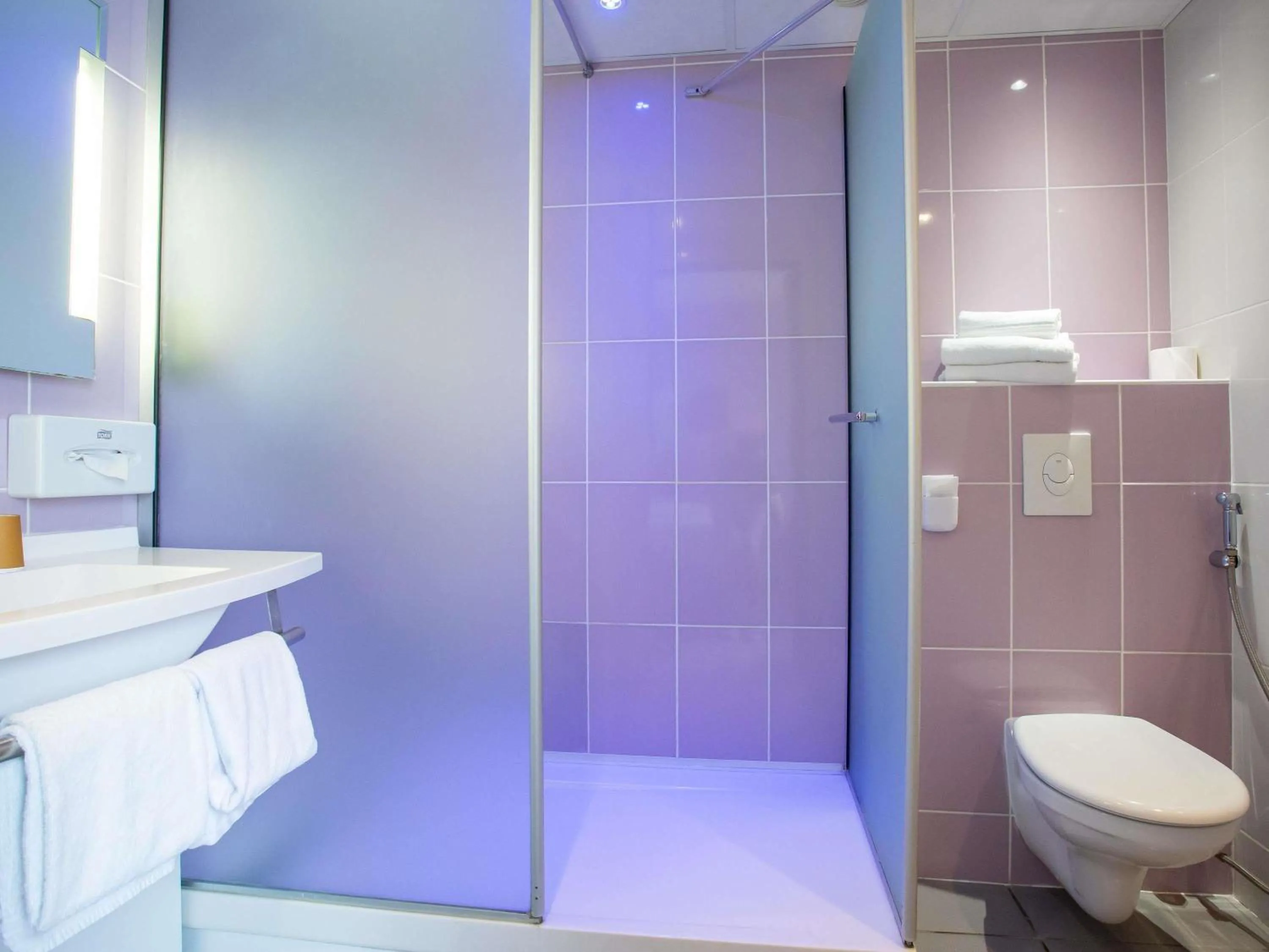 Bedroom in Hôtel Ibis Styles Bourges