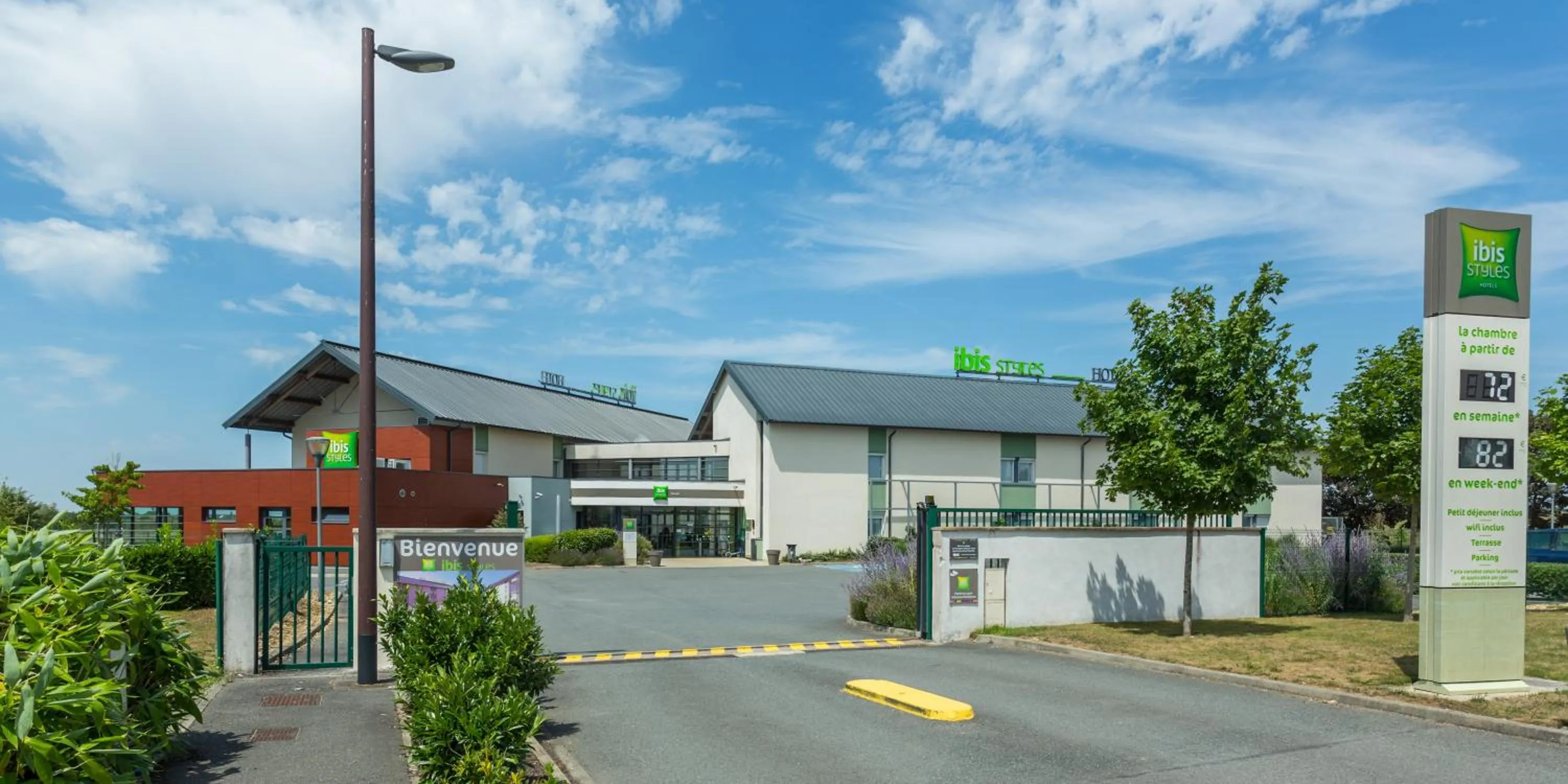 Property building in Hôtel Ibis Styles Bourges