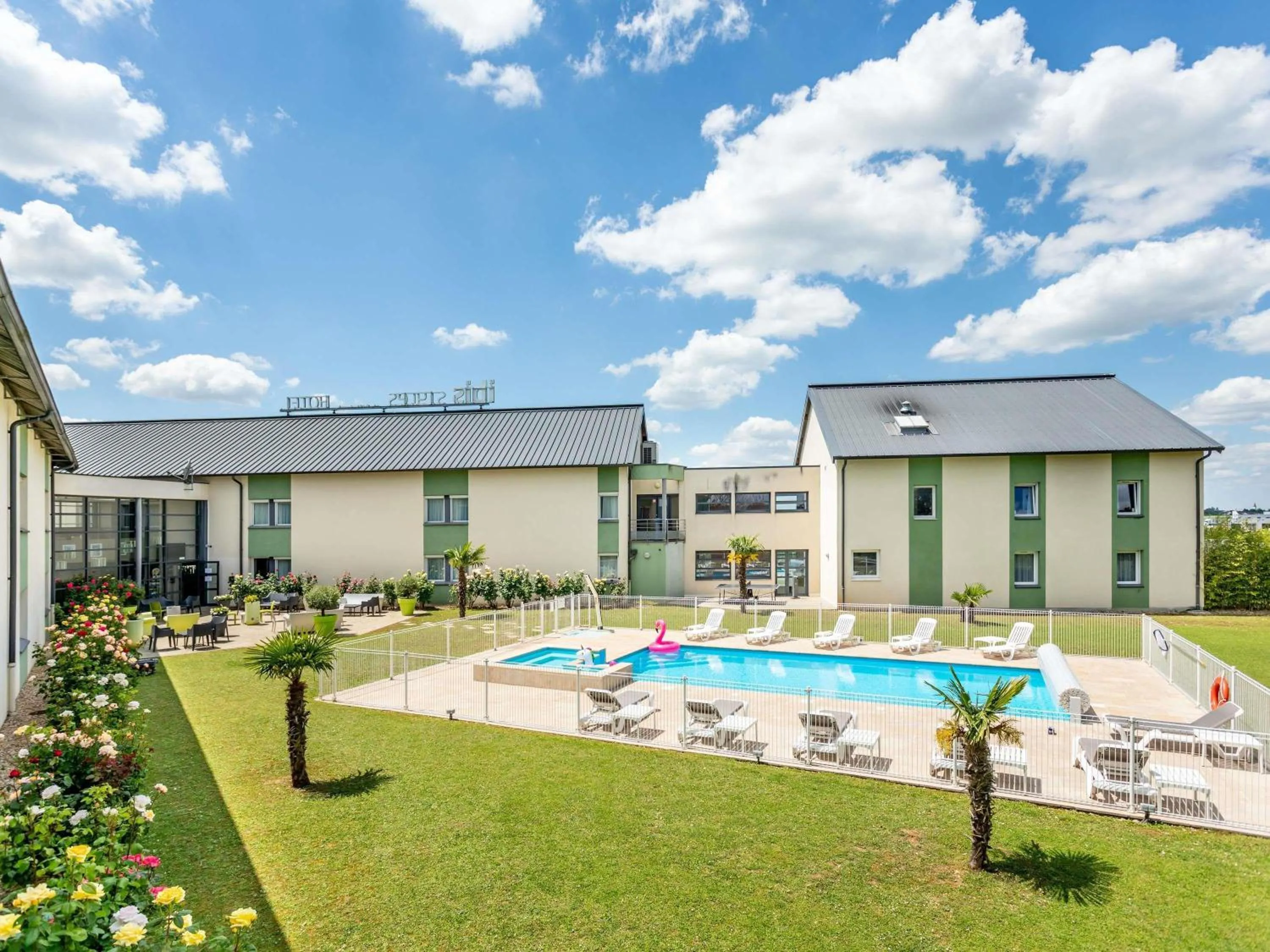 Property building in Hôtel Ibis Styles Bourges
