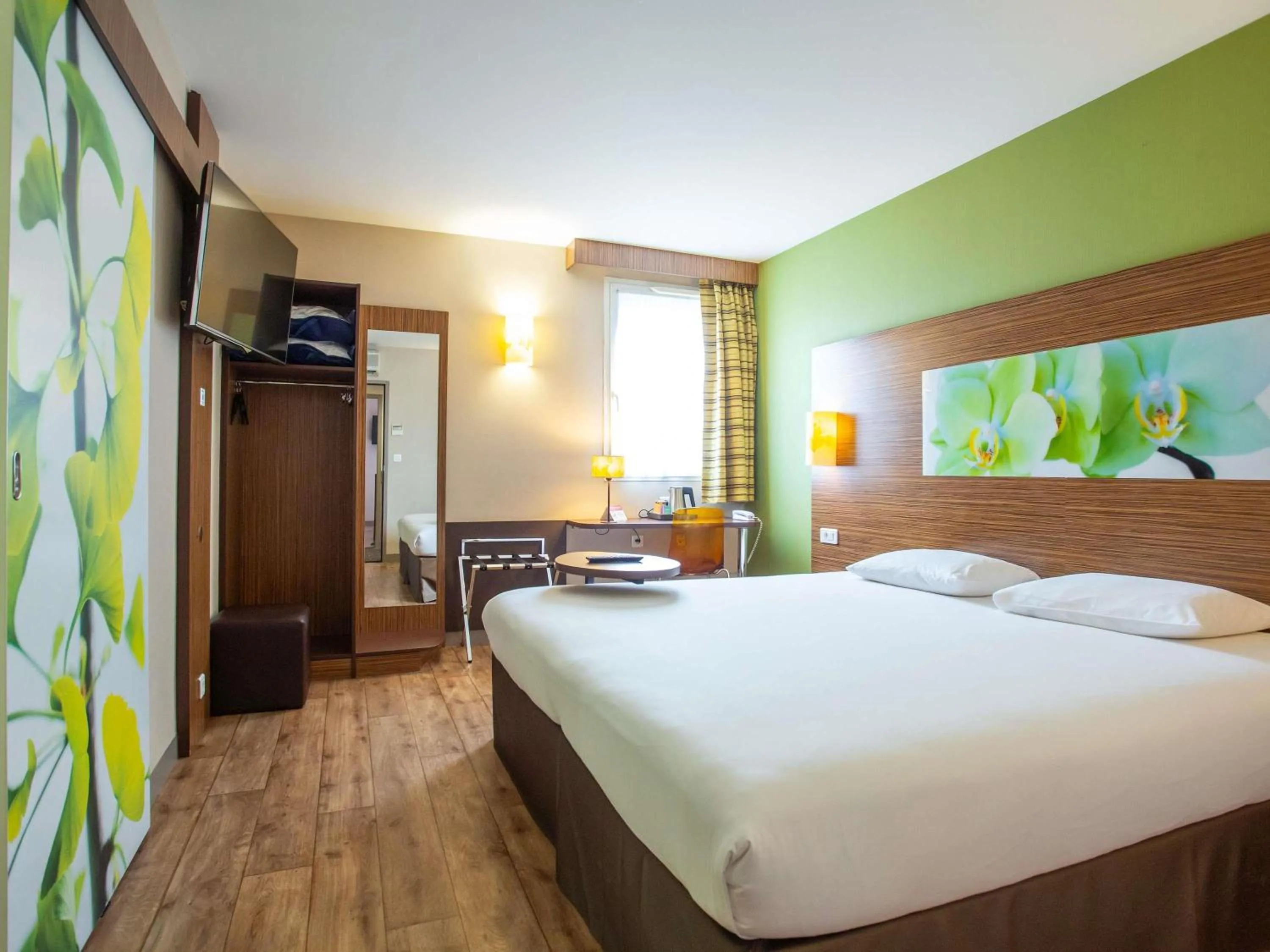 Bedroom, Bed in Hôtel Ibis Styles Bourges