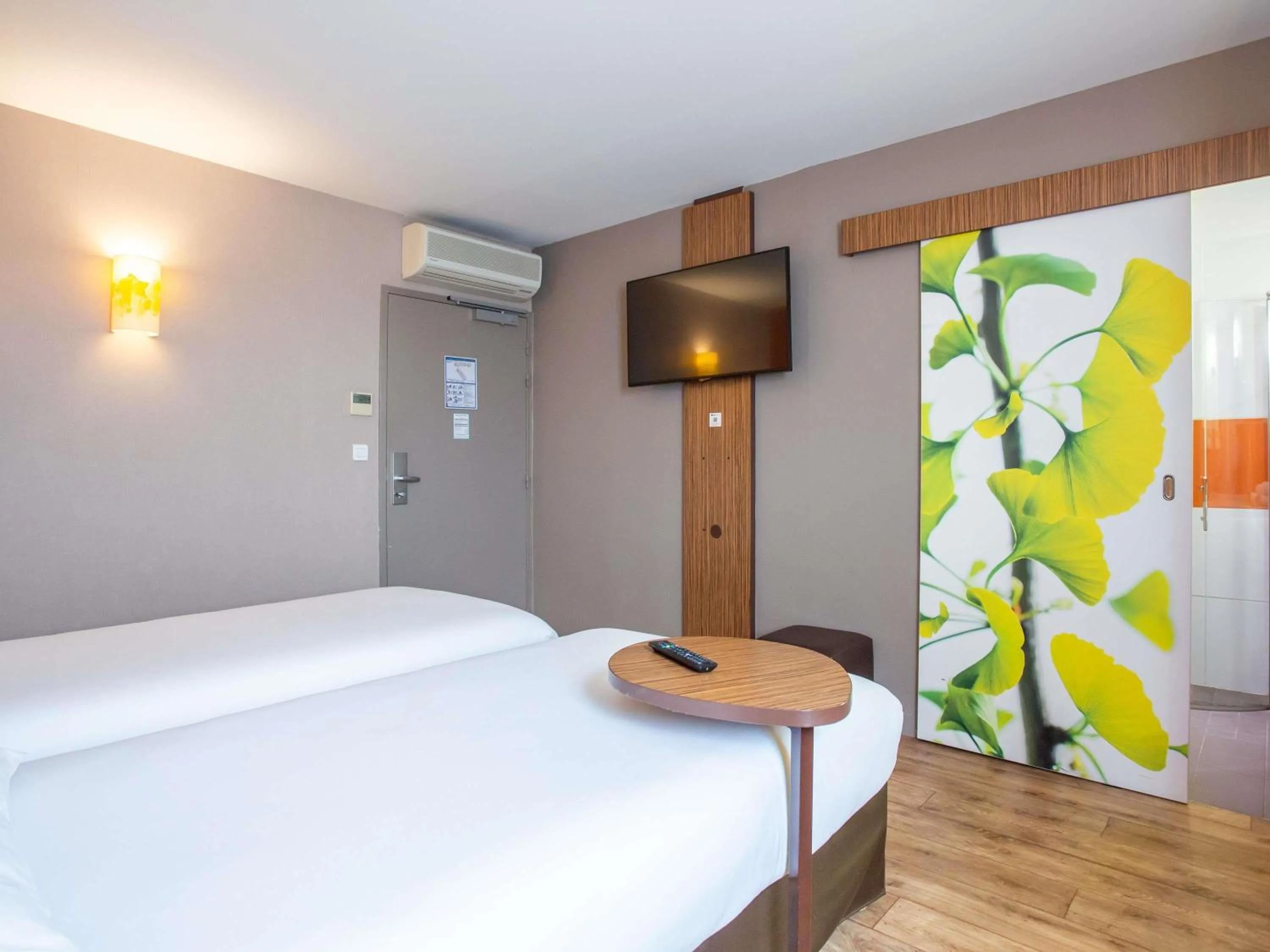 Bedroom, Bed in Hôtel Ibis Styles Bourges