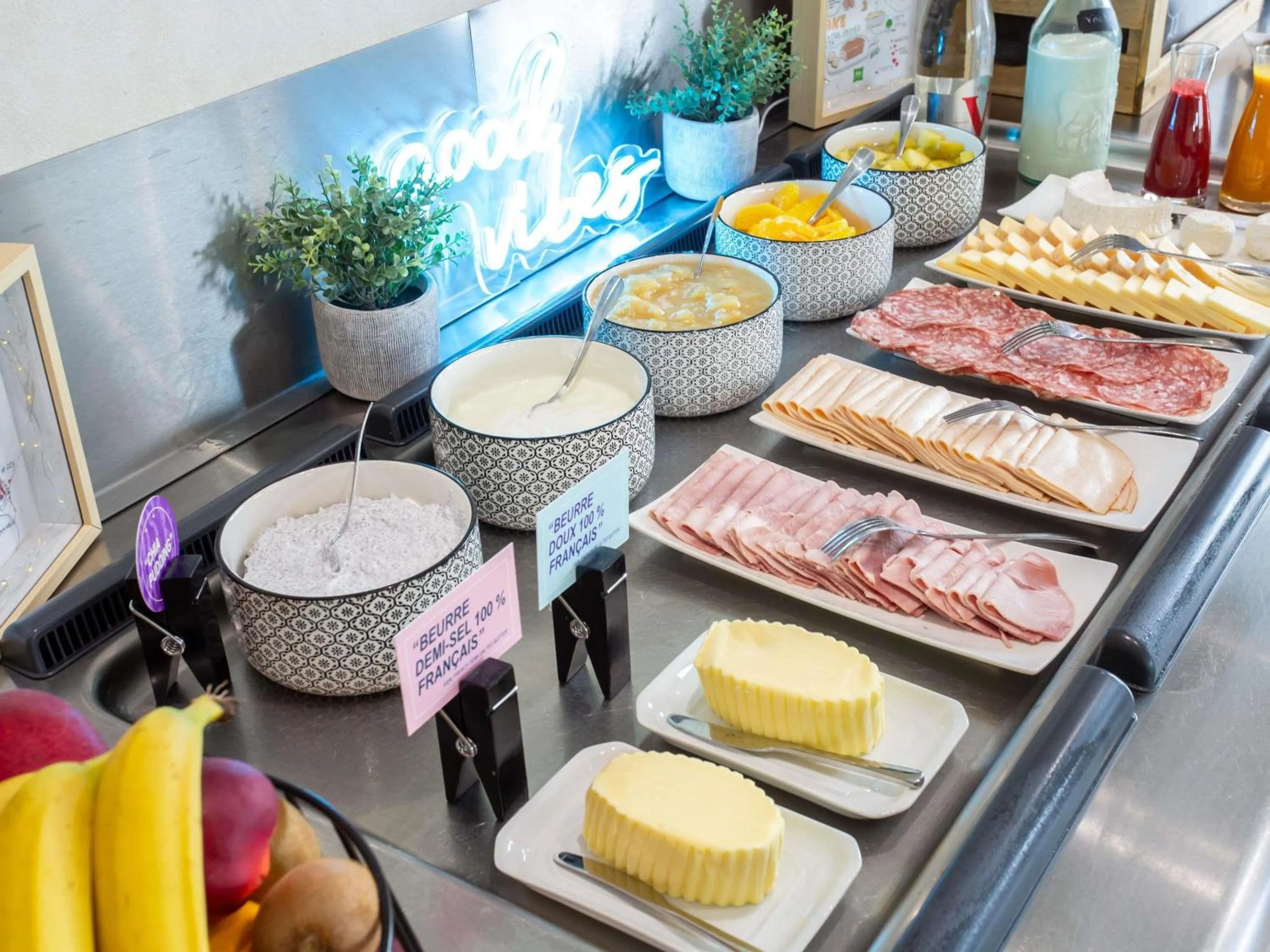 Breakfast in Hôtel Ibis Styles Bourges