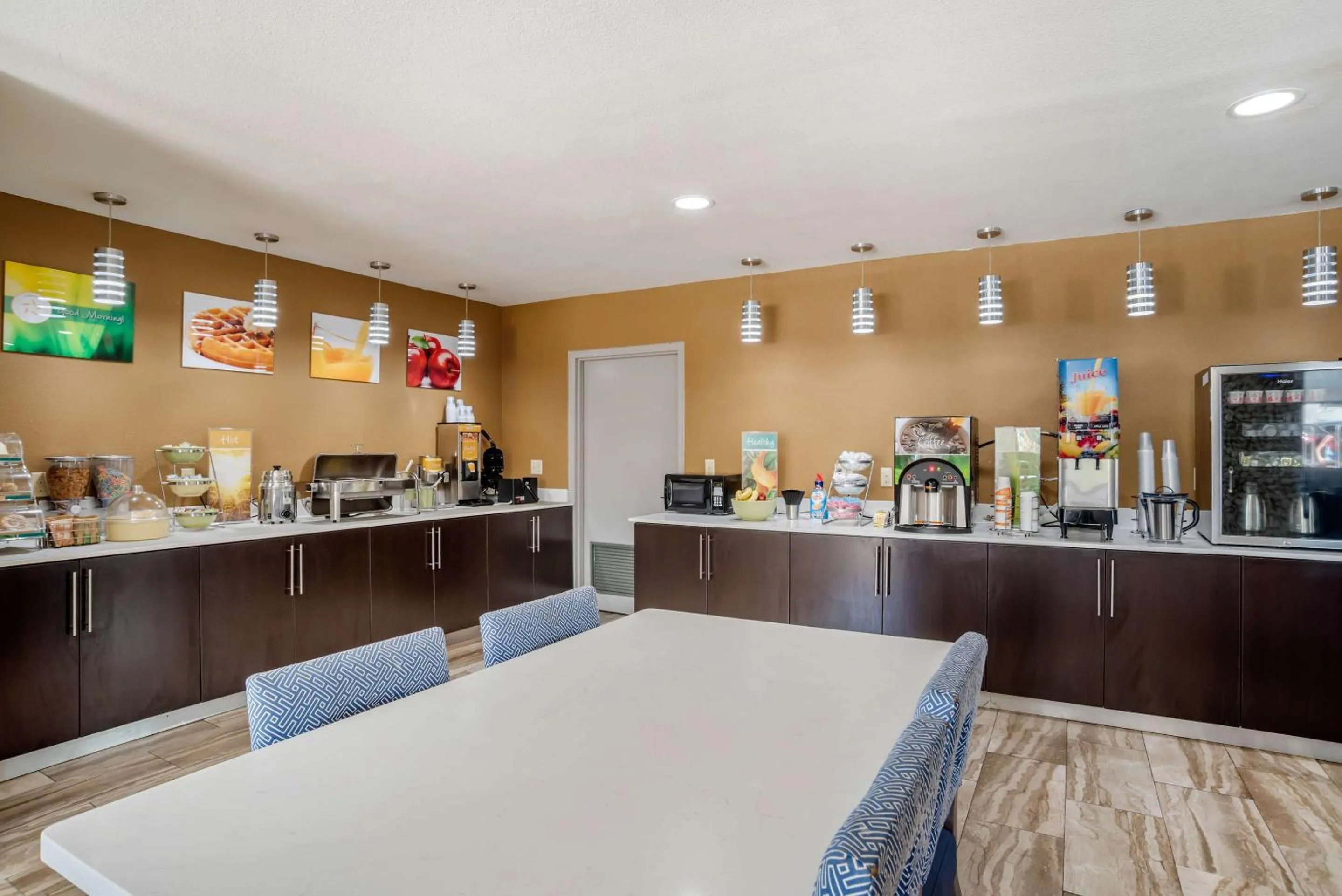 Breakfast in Quality Suites Baton Rouge East - Denham Springs