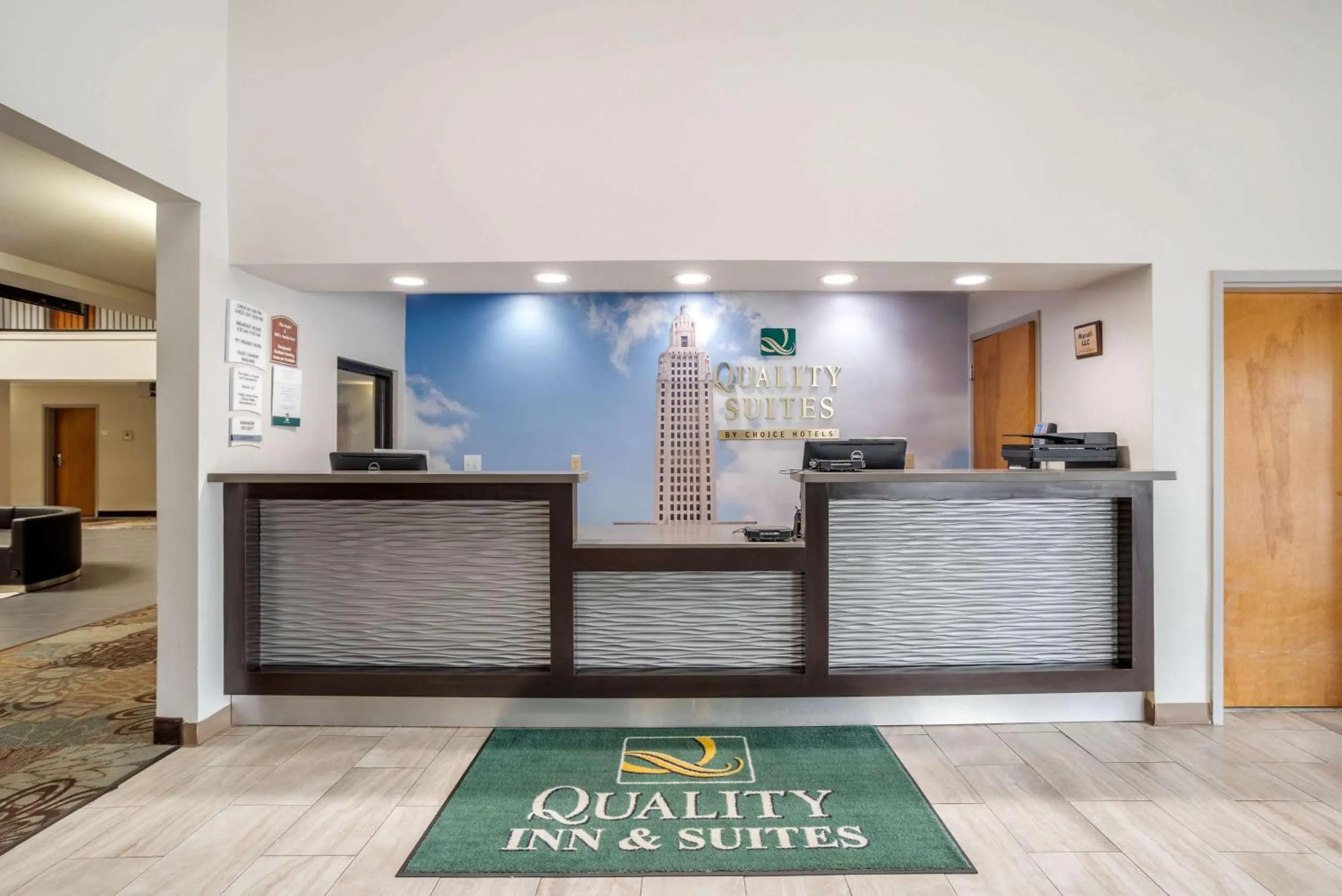Lobby or reception in Quality Suites Baton Rouge East - Denham Springs