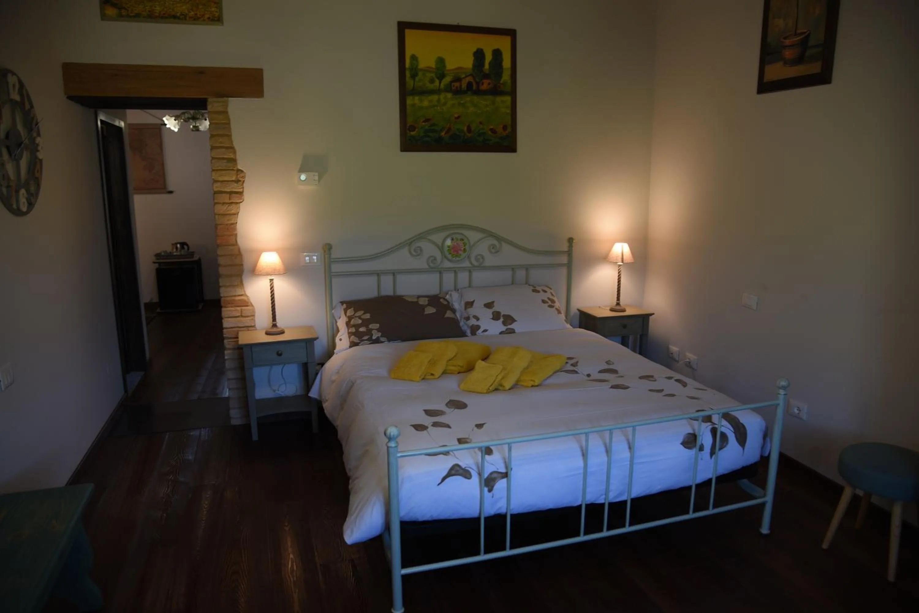 Photo of the whole room, Bed in Quelli del Picchio