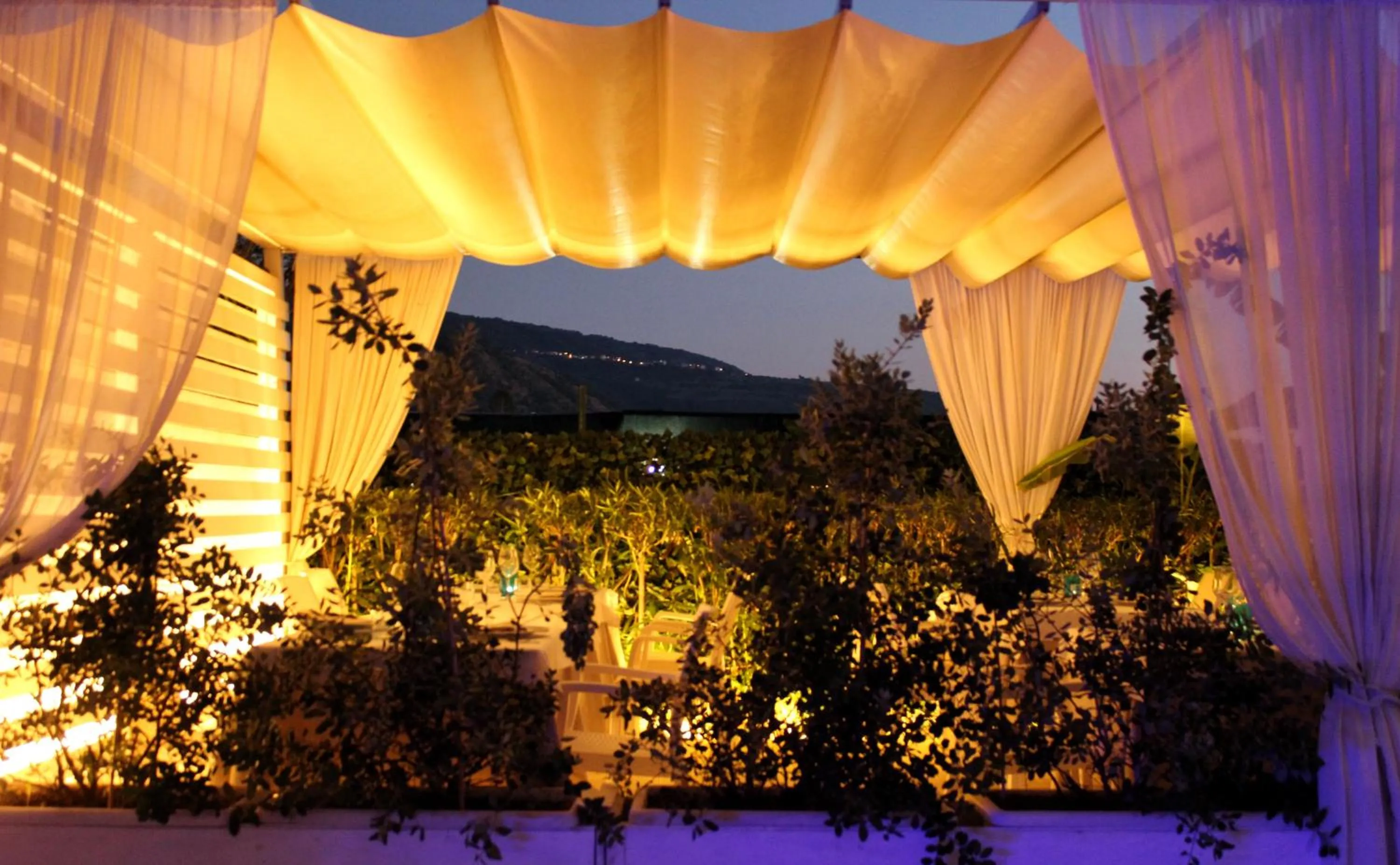 Restaurant/places to eat in Blu Tropical Resort
