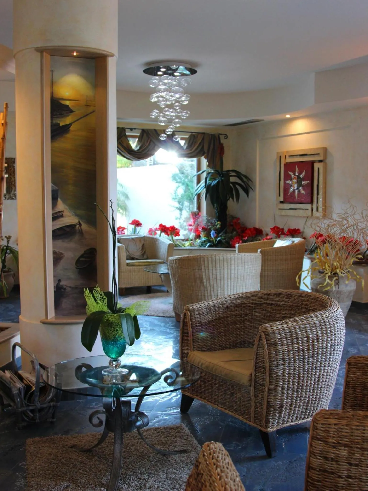 Communal lounge/ TV room in Blu Tropical Resort