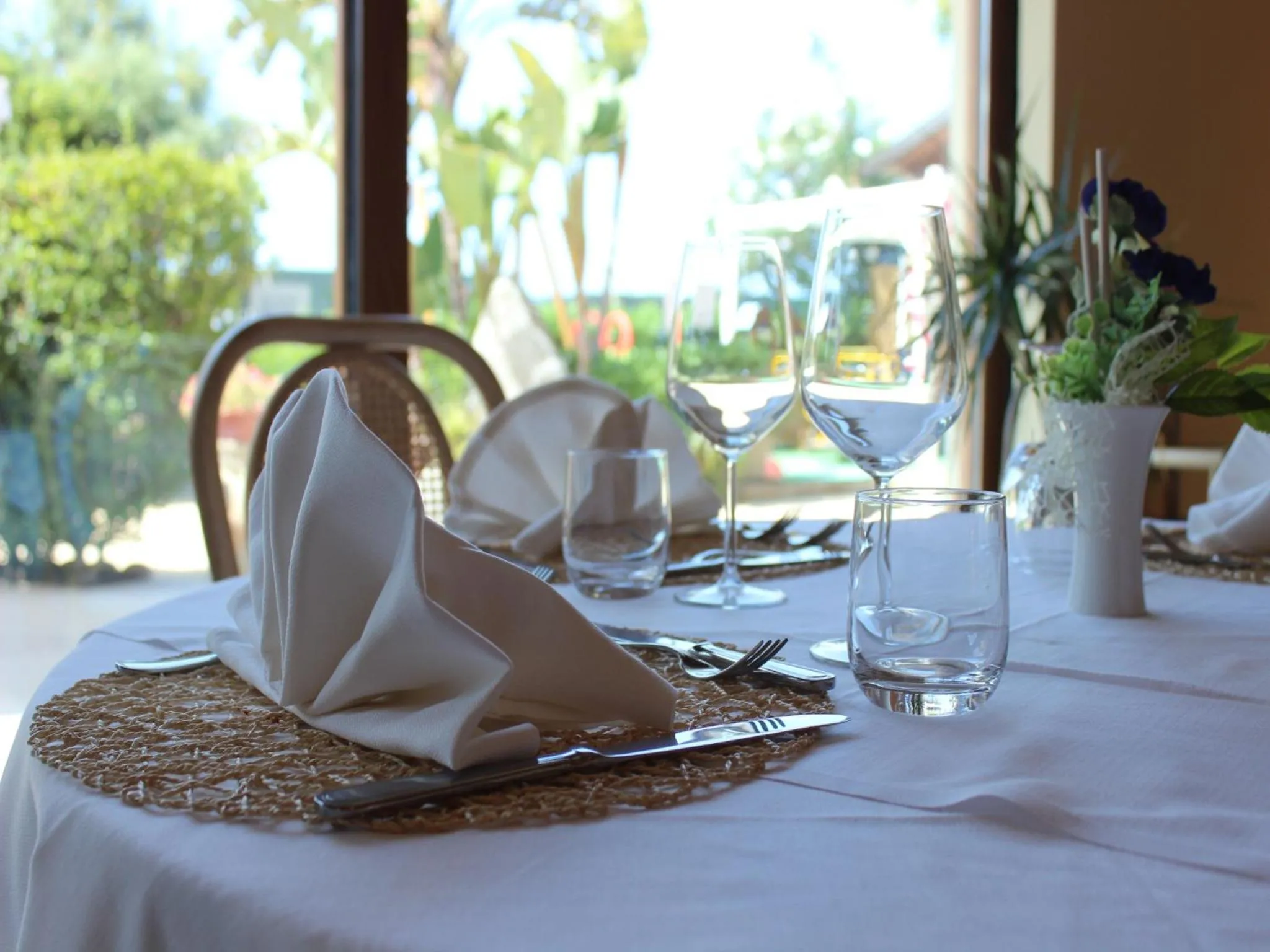 Restaurant/places to eat in Blu Tropical Resort