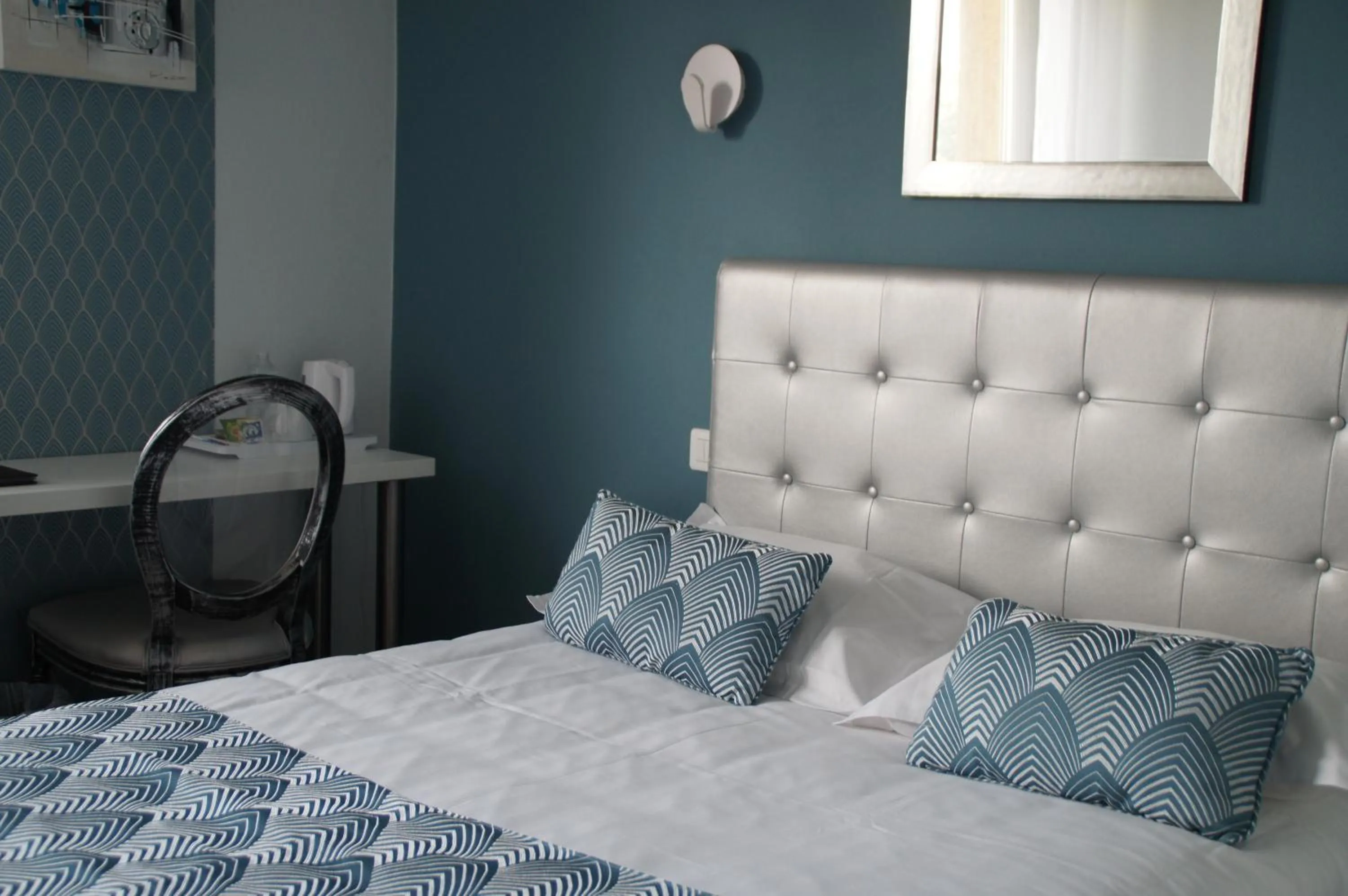 Bedroom, Bed in Logis Hôtel de la Bruyere