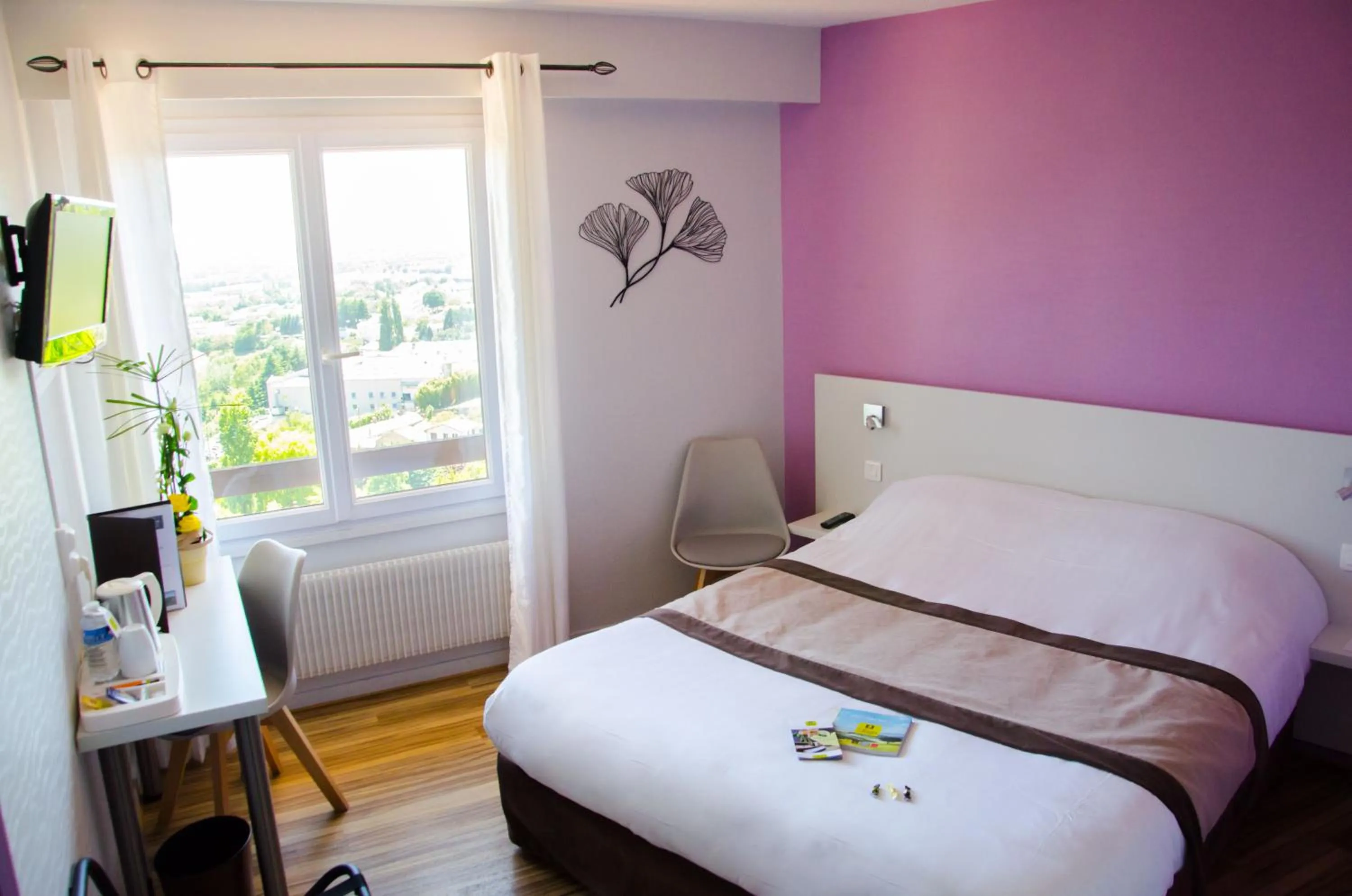 Photo of the whole room, Bed in Logis Hôtel de la Bruyere