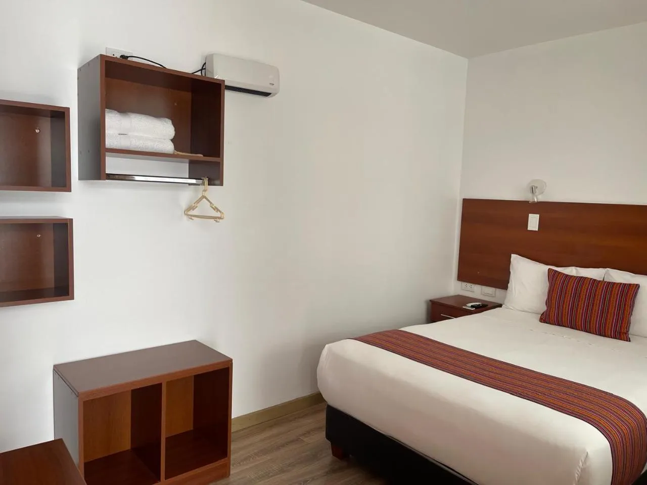 Property building, Bed in Hotel San Pedro Plaza