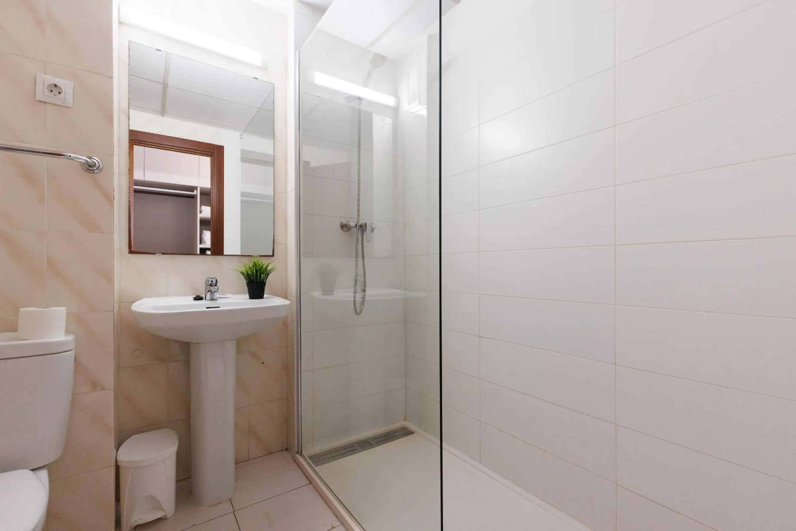 Bathroom in Salou Pacific Rentalmar