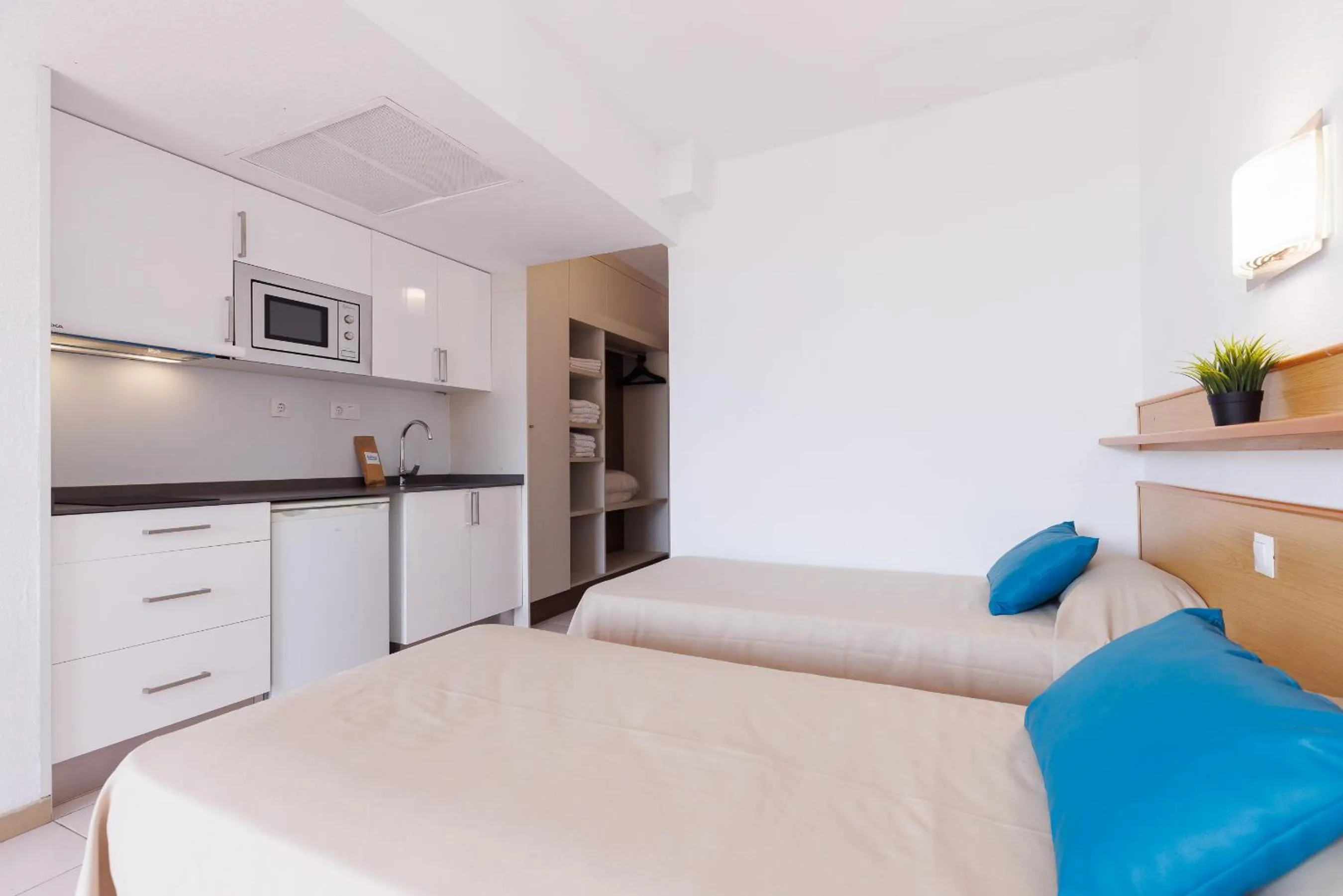 Photo of the whole room, Bed in Salou Pacific Rentalmar