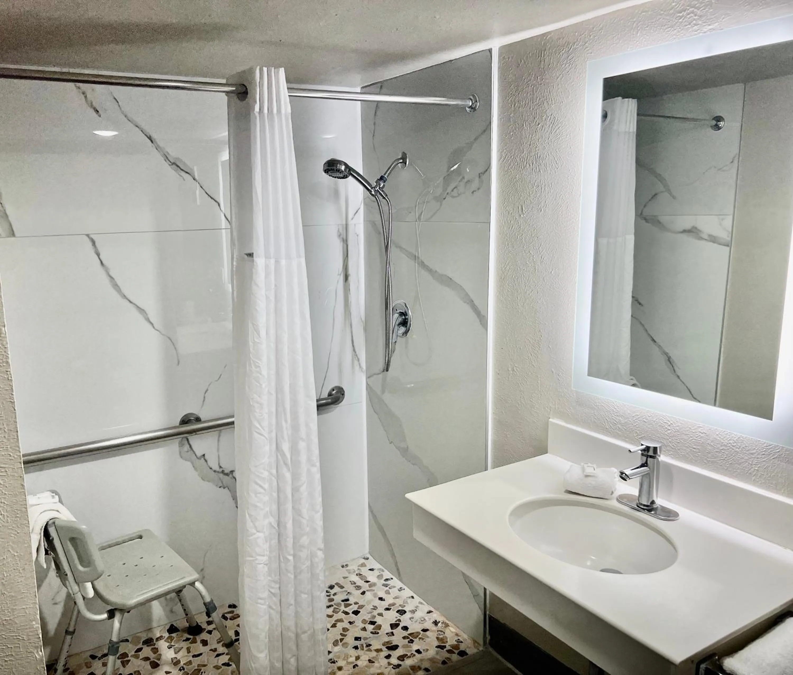 Shower in La Quinta Inn by Wyndham El Paso East Lomaland