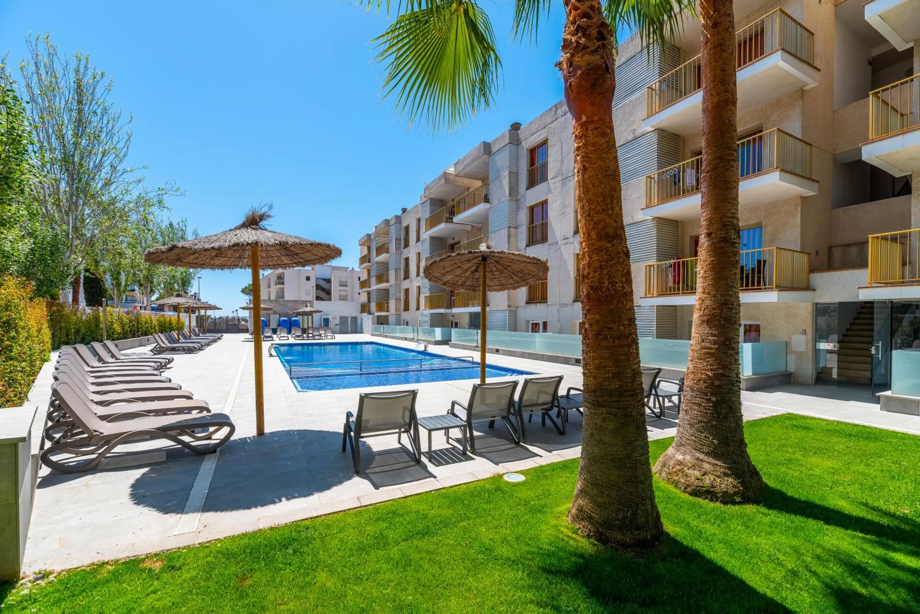 Property building in Rentalmar Pins Marina