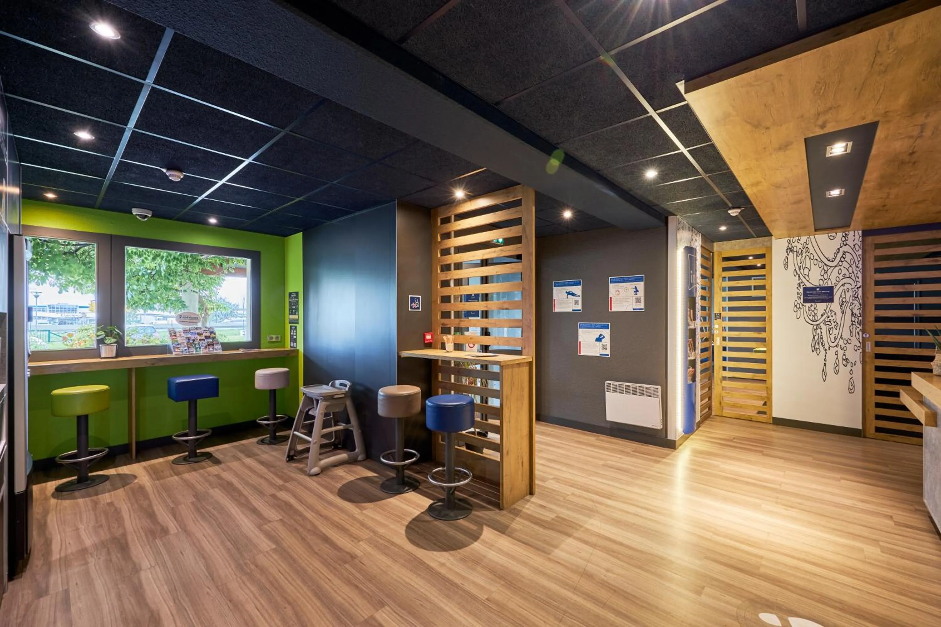 Lobby or reception in ibis budget Lisieux