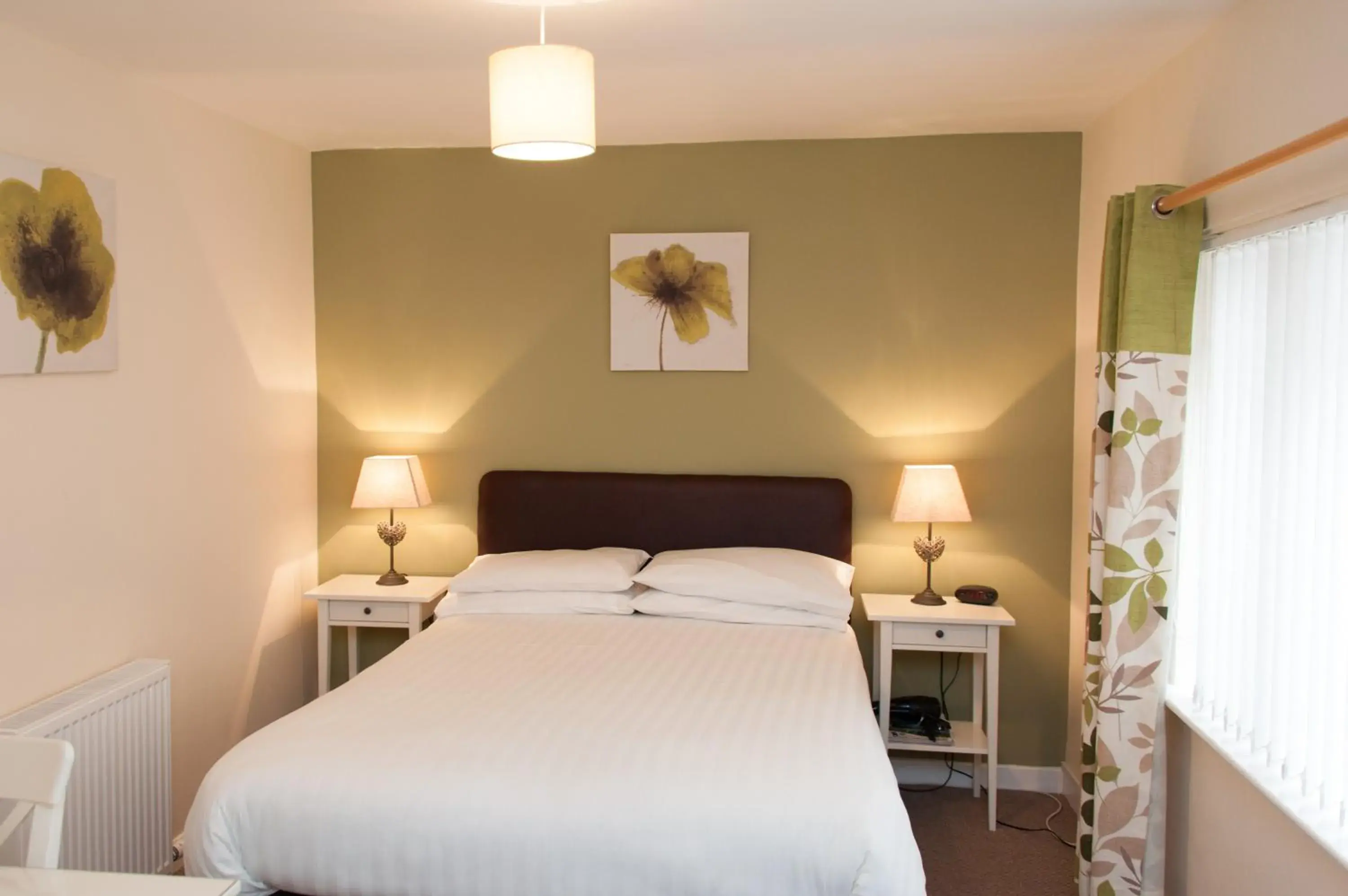 Small Double Room in Ardross Glencairn Small Double Room in Ardross Glencairn