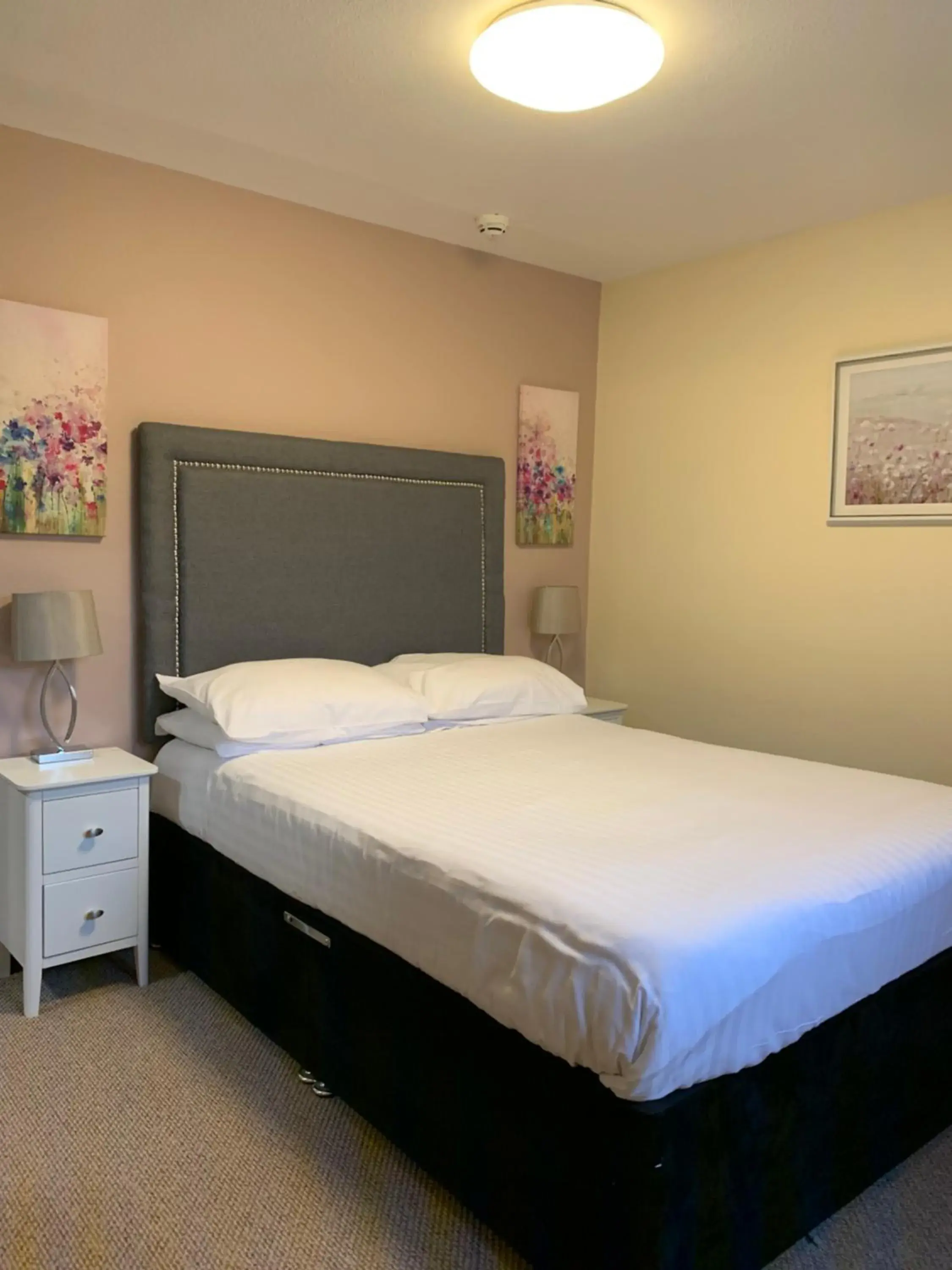 Deluxe Single Room in Ardross Glencairn Deluxe Single Room in Ardross Glencairn