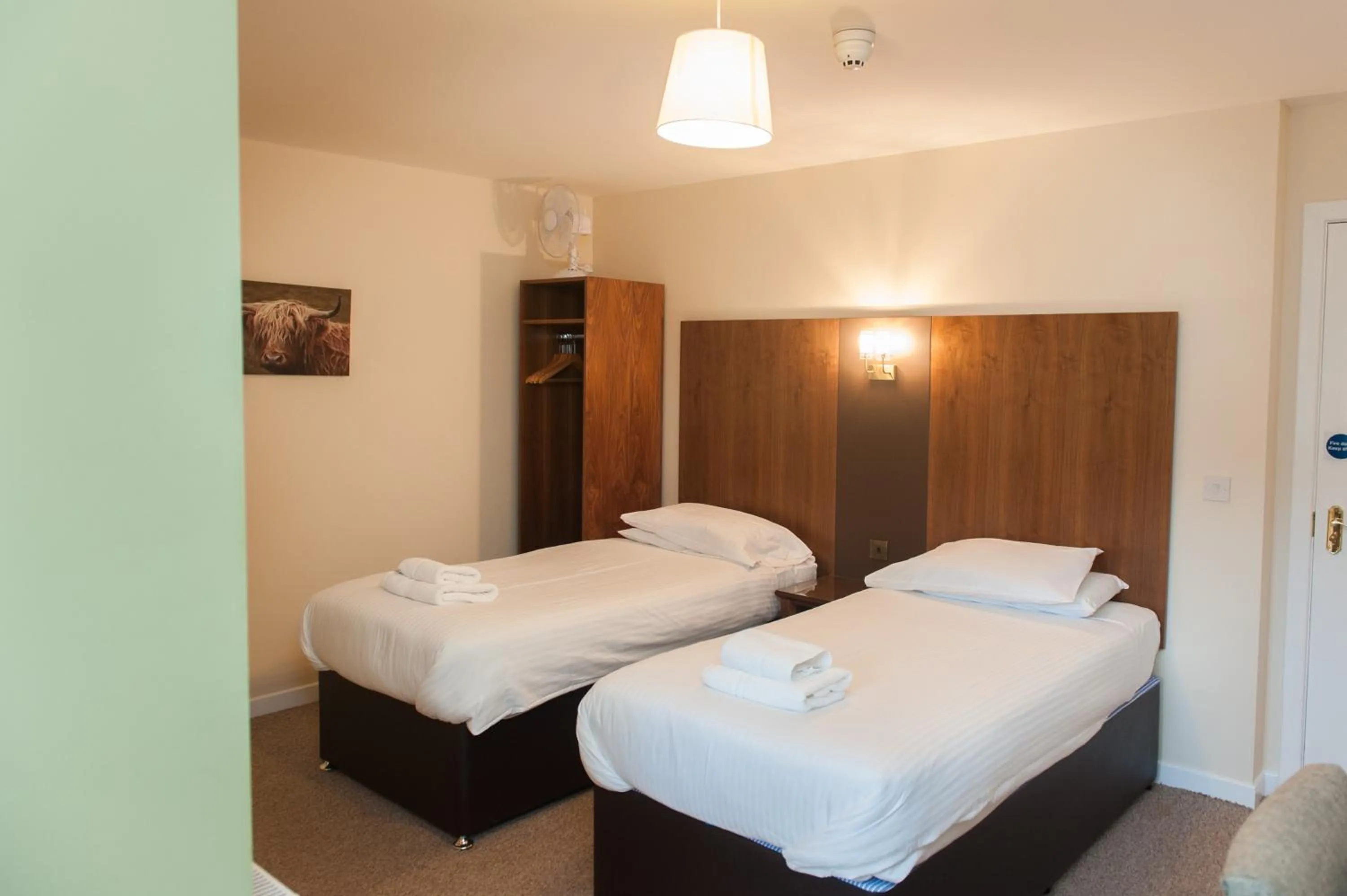 Photo of the whole room, Bed in Ardross Glencairn