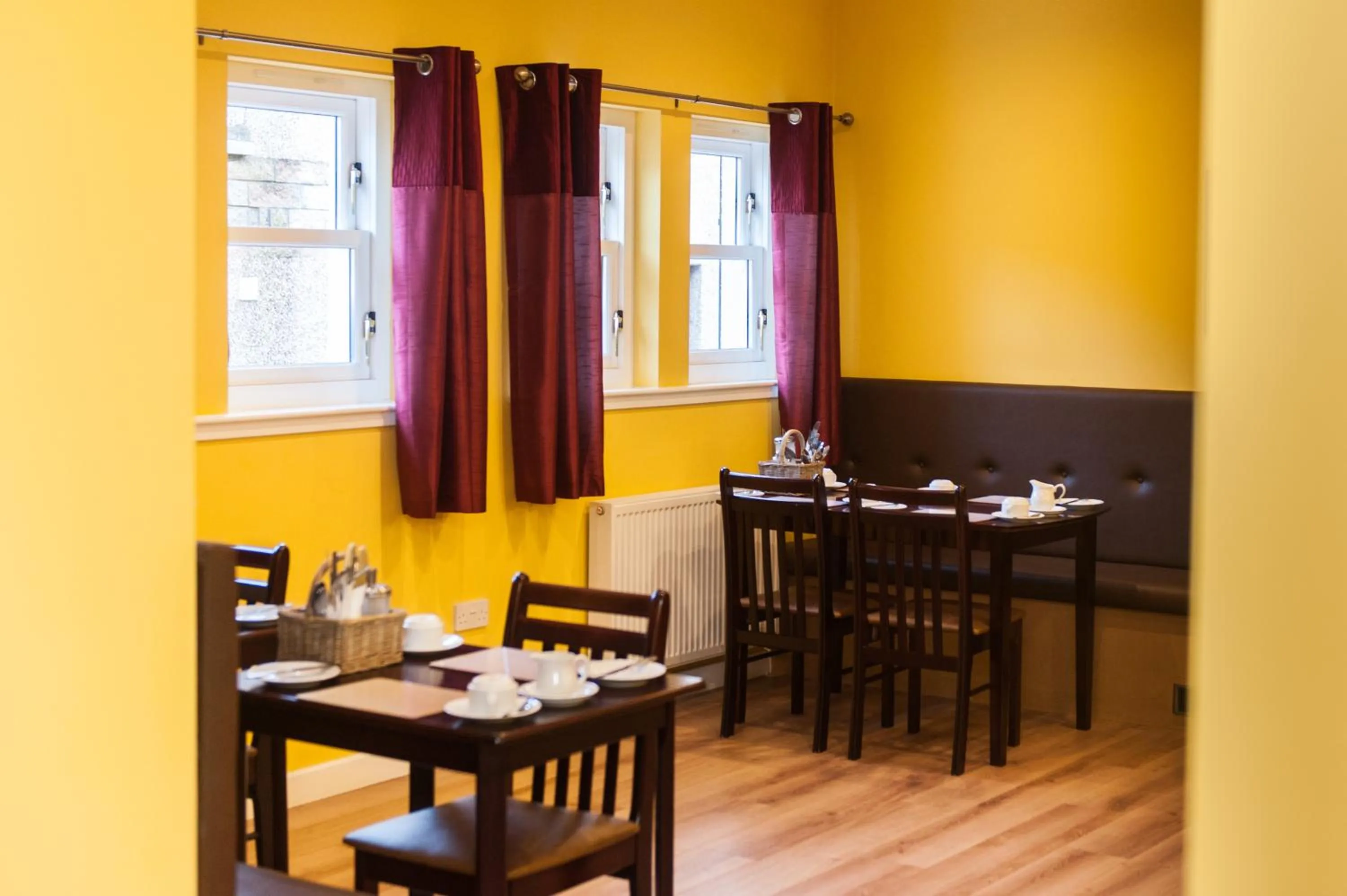 Restaurant/places to eat in Ardross Glencairn