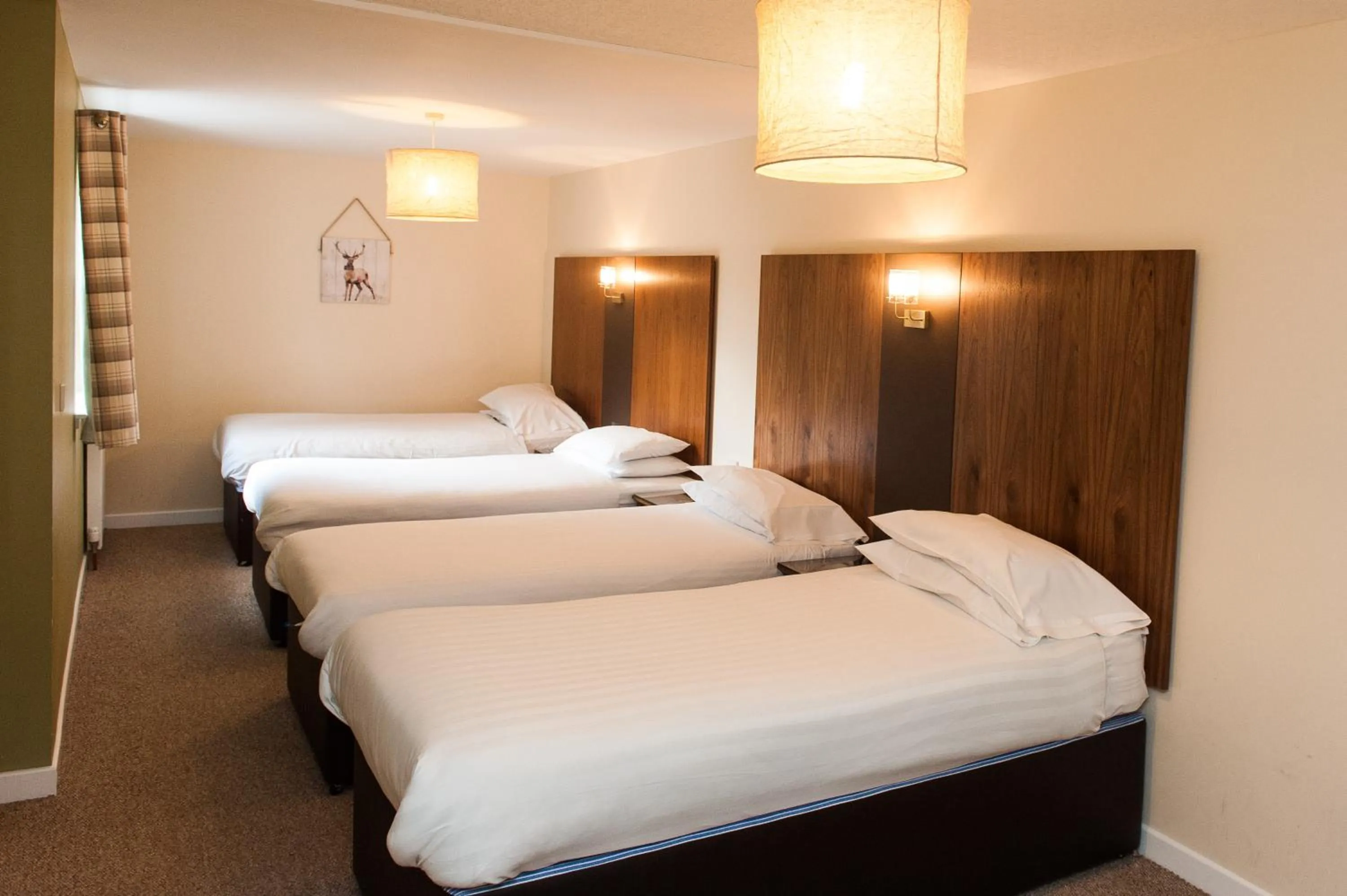 Photo of the whole room, Bed in Ardross Glencairn