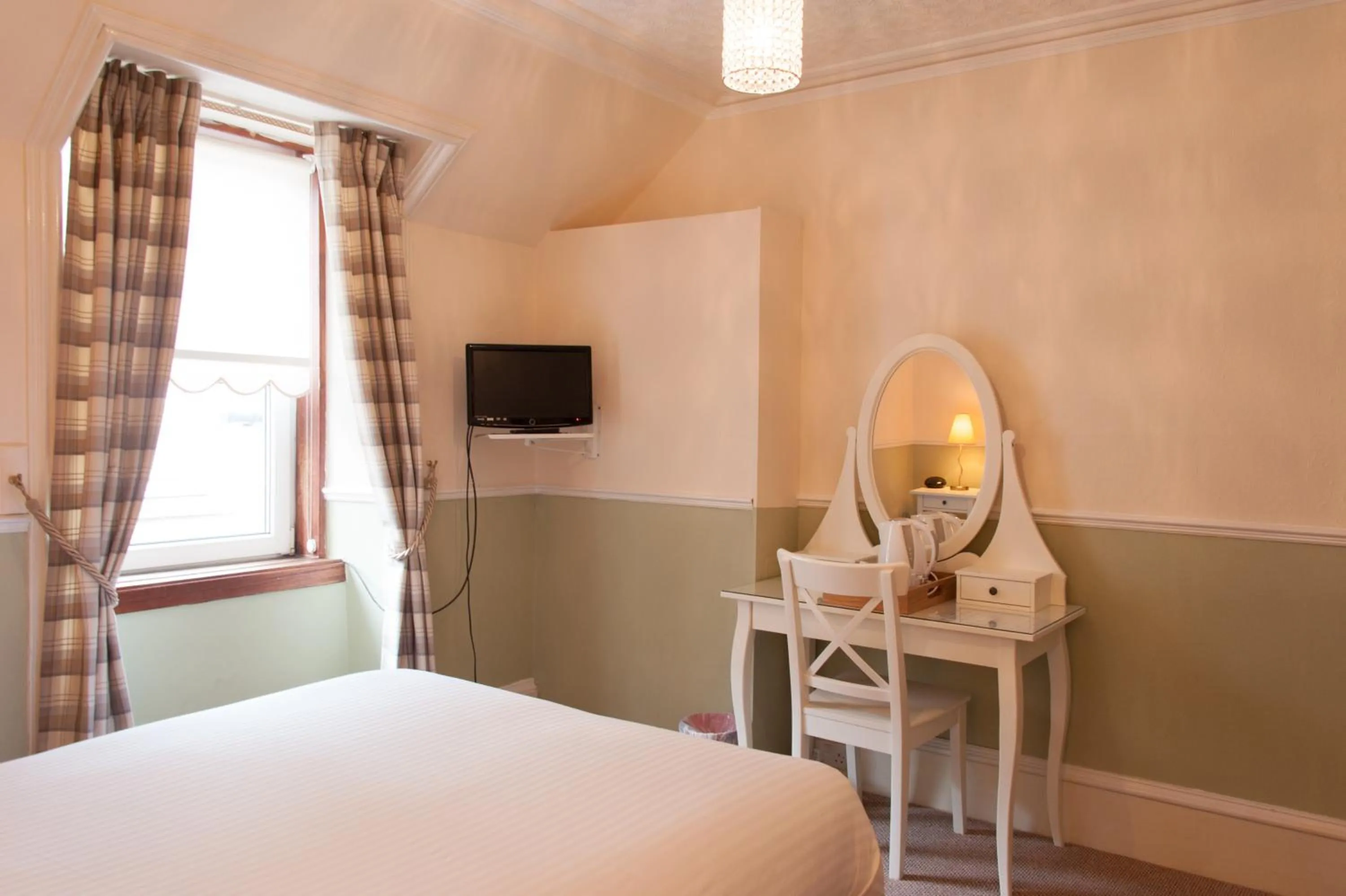 Photo of the whole room, Bed in Ardross Glencairn