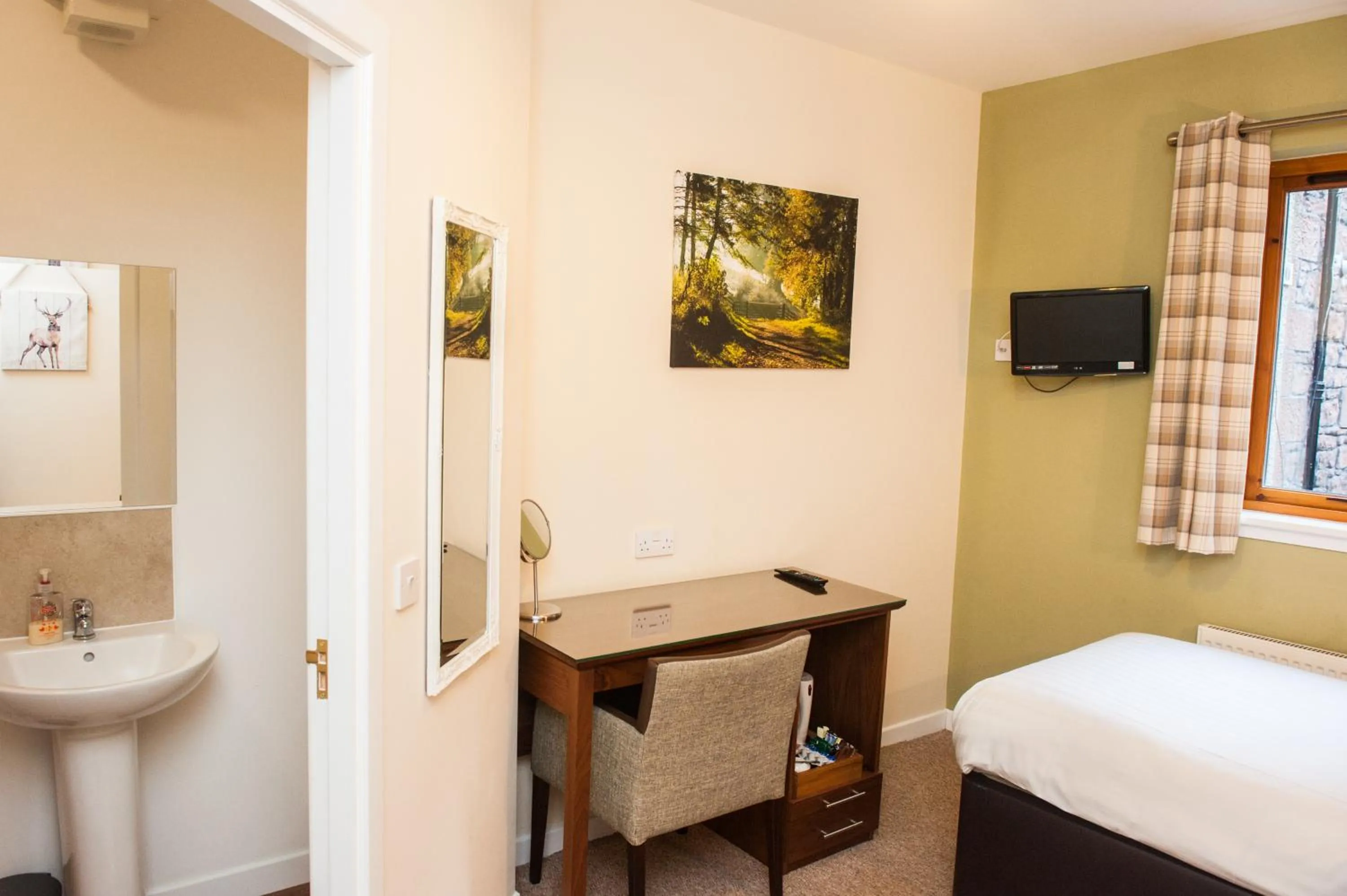 Bedroom, Bed in Ardross Glencairn