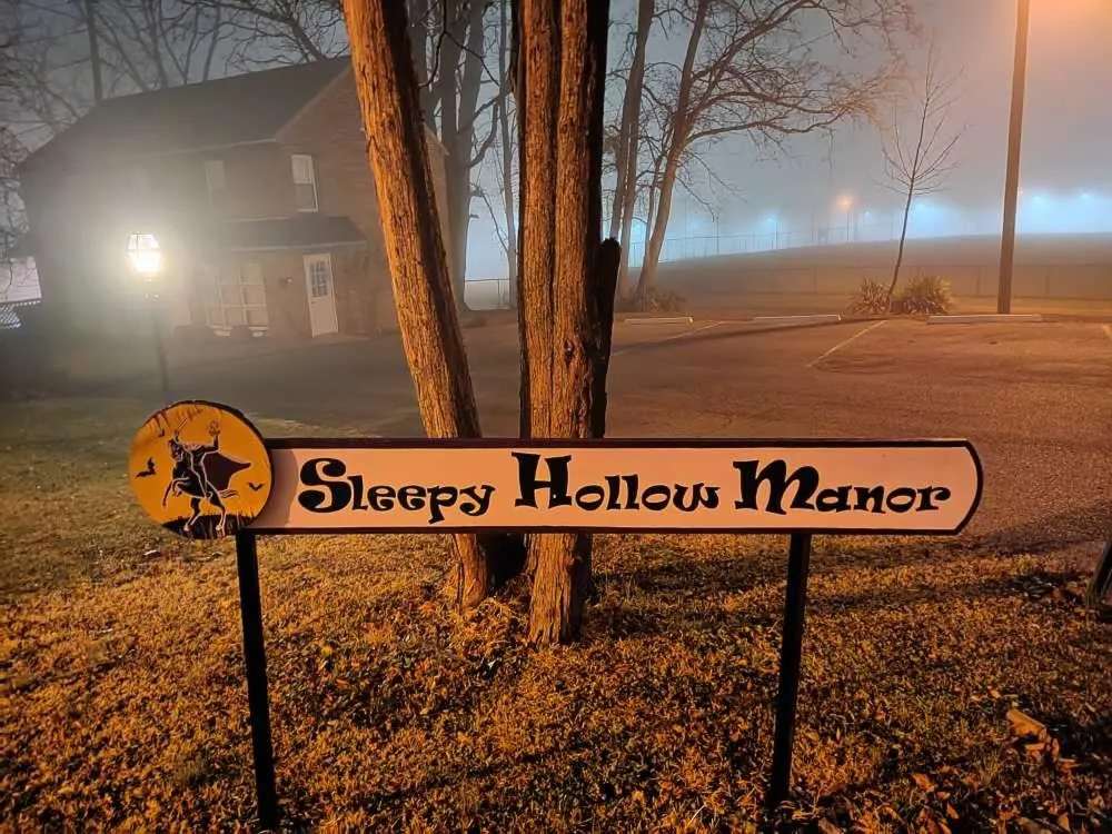 Property logo or sign in Sleepy Hollow Manor