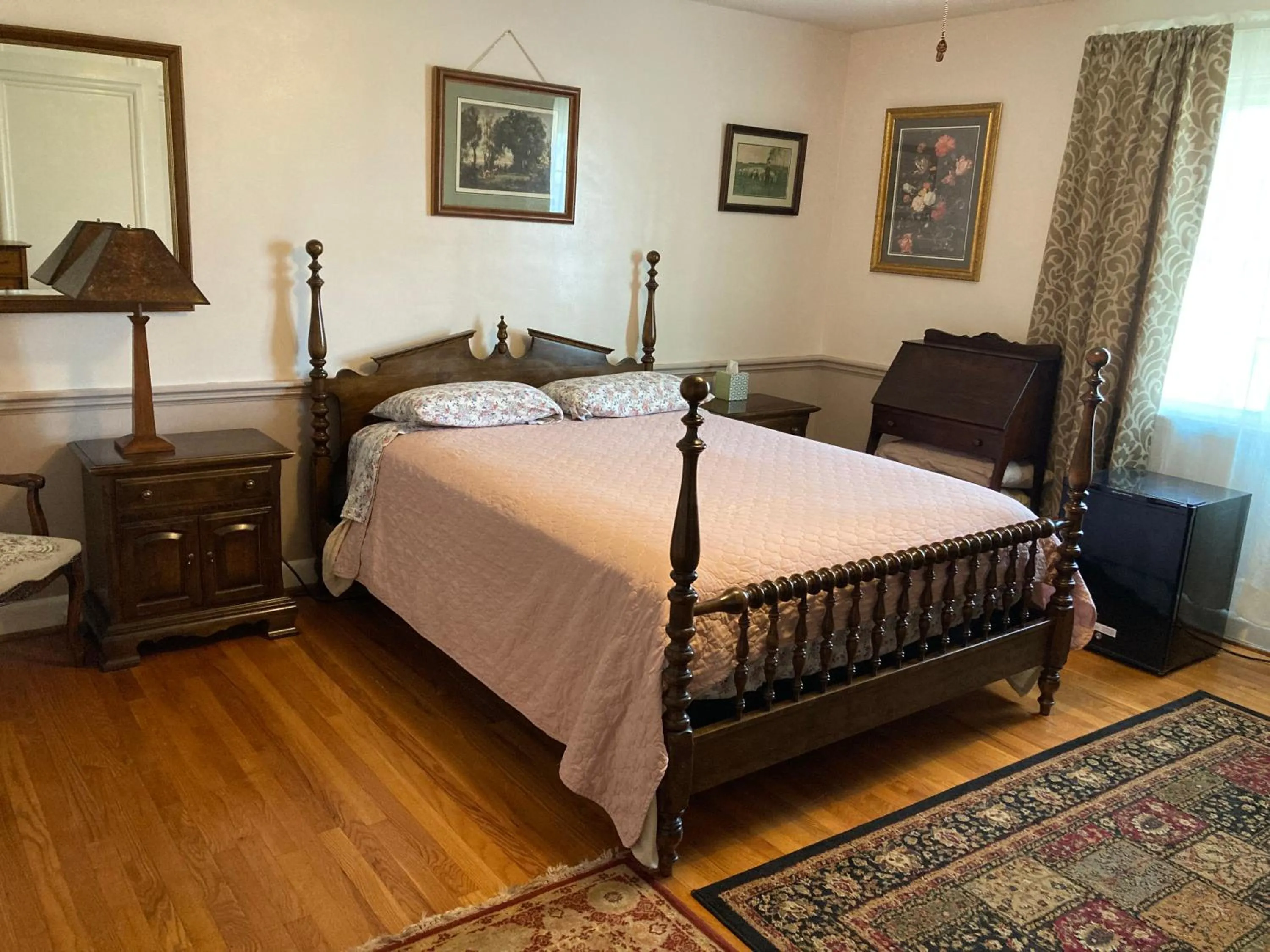 Bed in Sleepy Hollow Manor