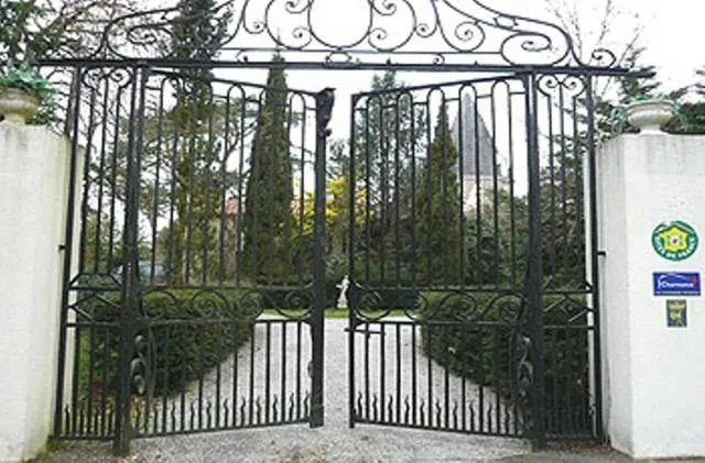 Facade/entrance in Château du Bois de La Noe