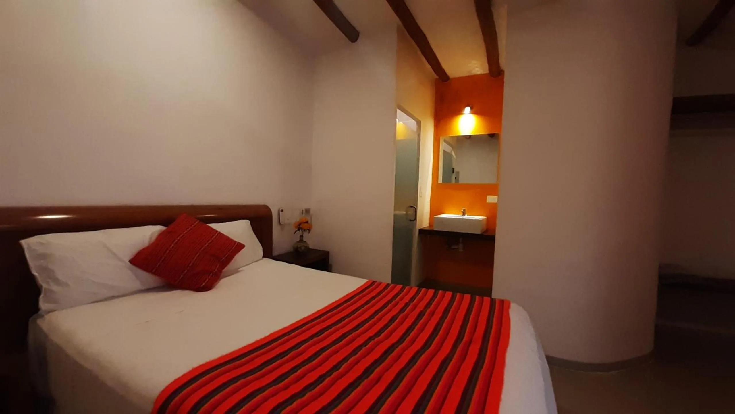 Photo of the whole room in Estancia Tulbayab 36