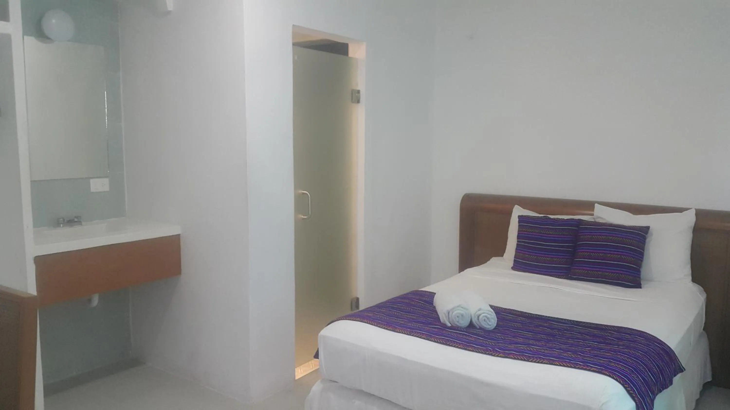 Photo of the whole room in Estancia Tulbayab 36