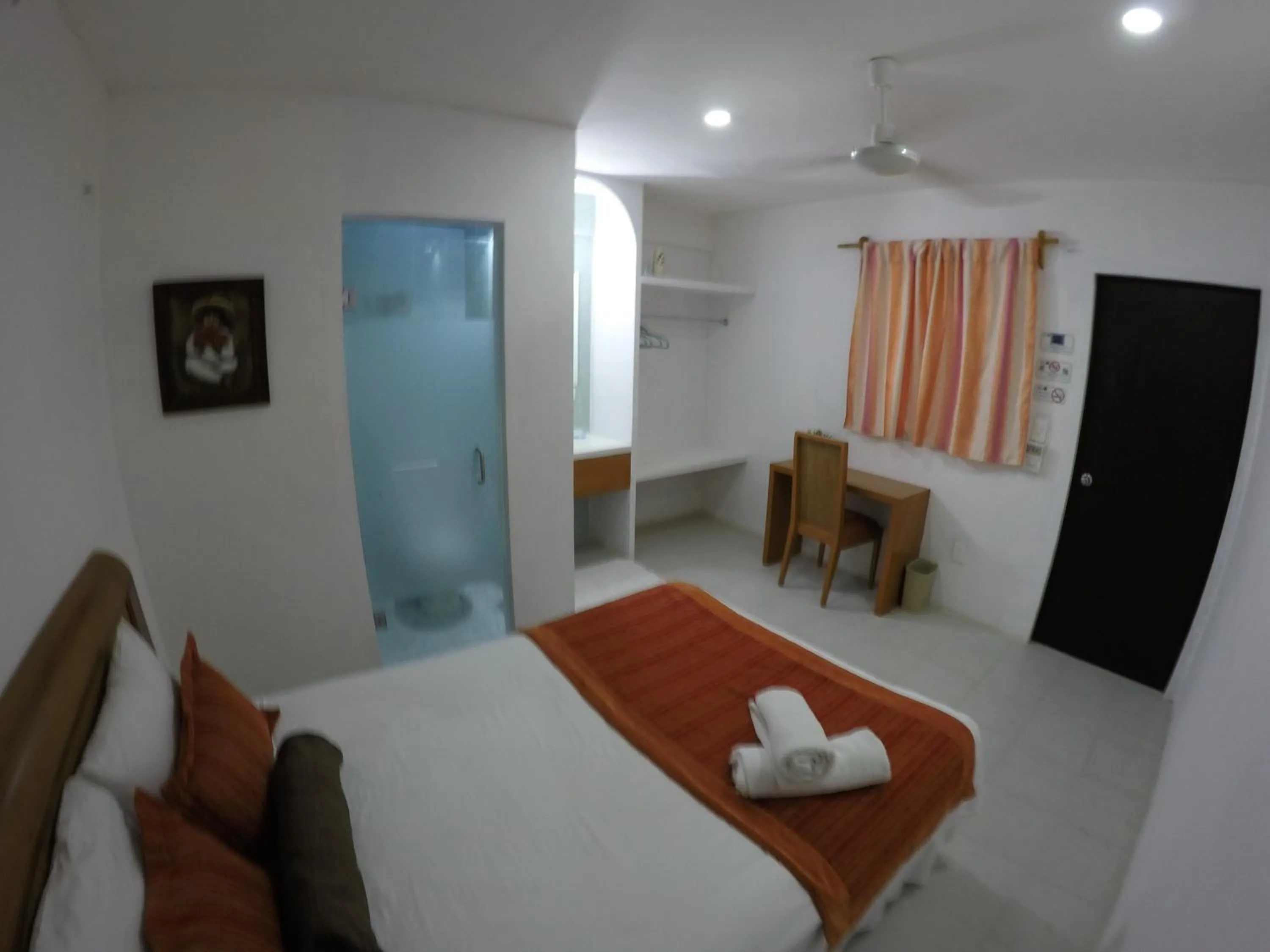 Photo of the whole room in Estancia Tulbayab 36