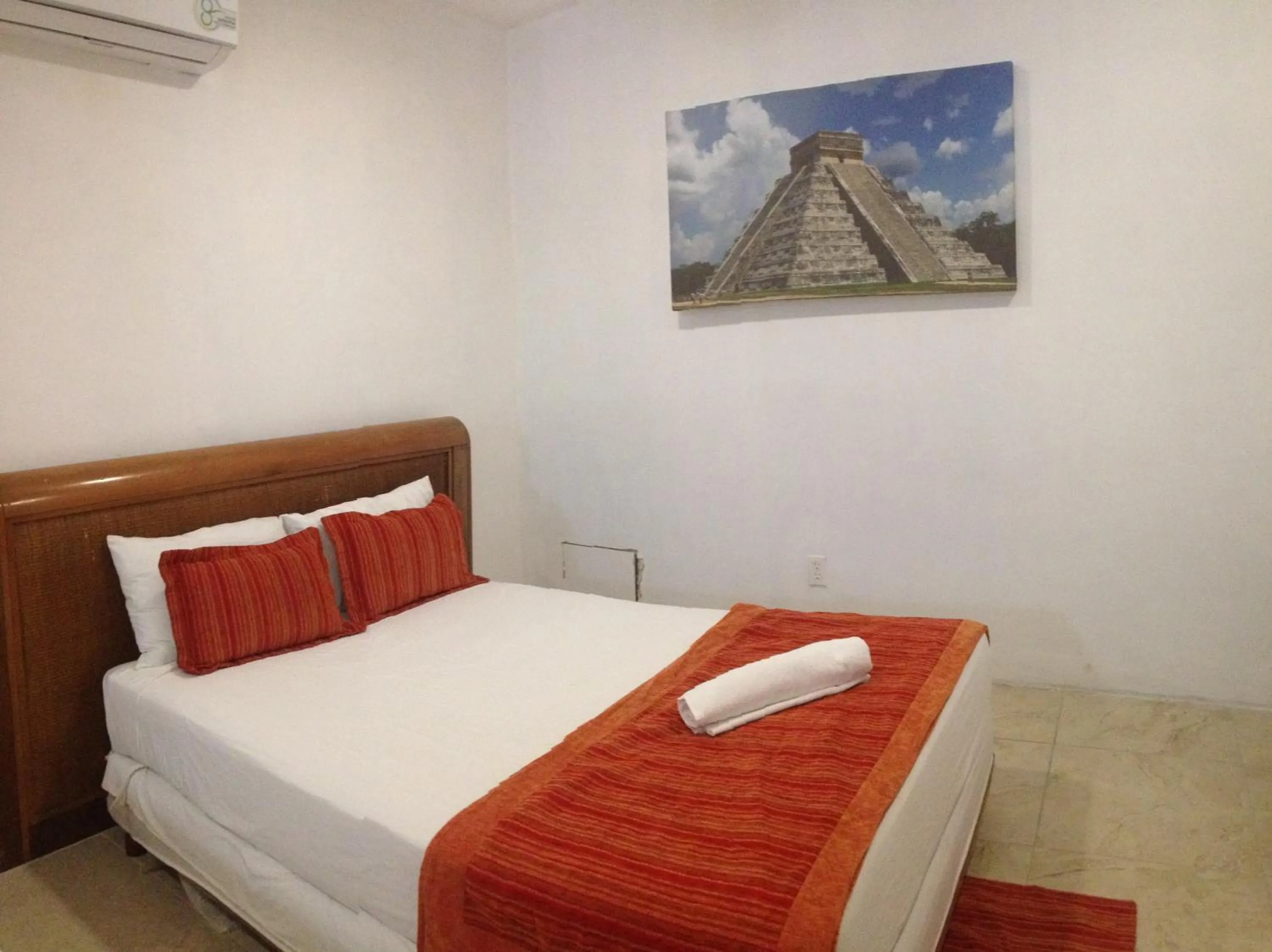 Photo of the whole room in Estancia Tulbayab 36