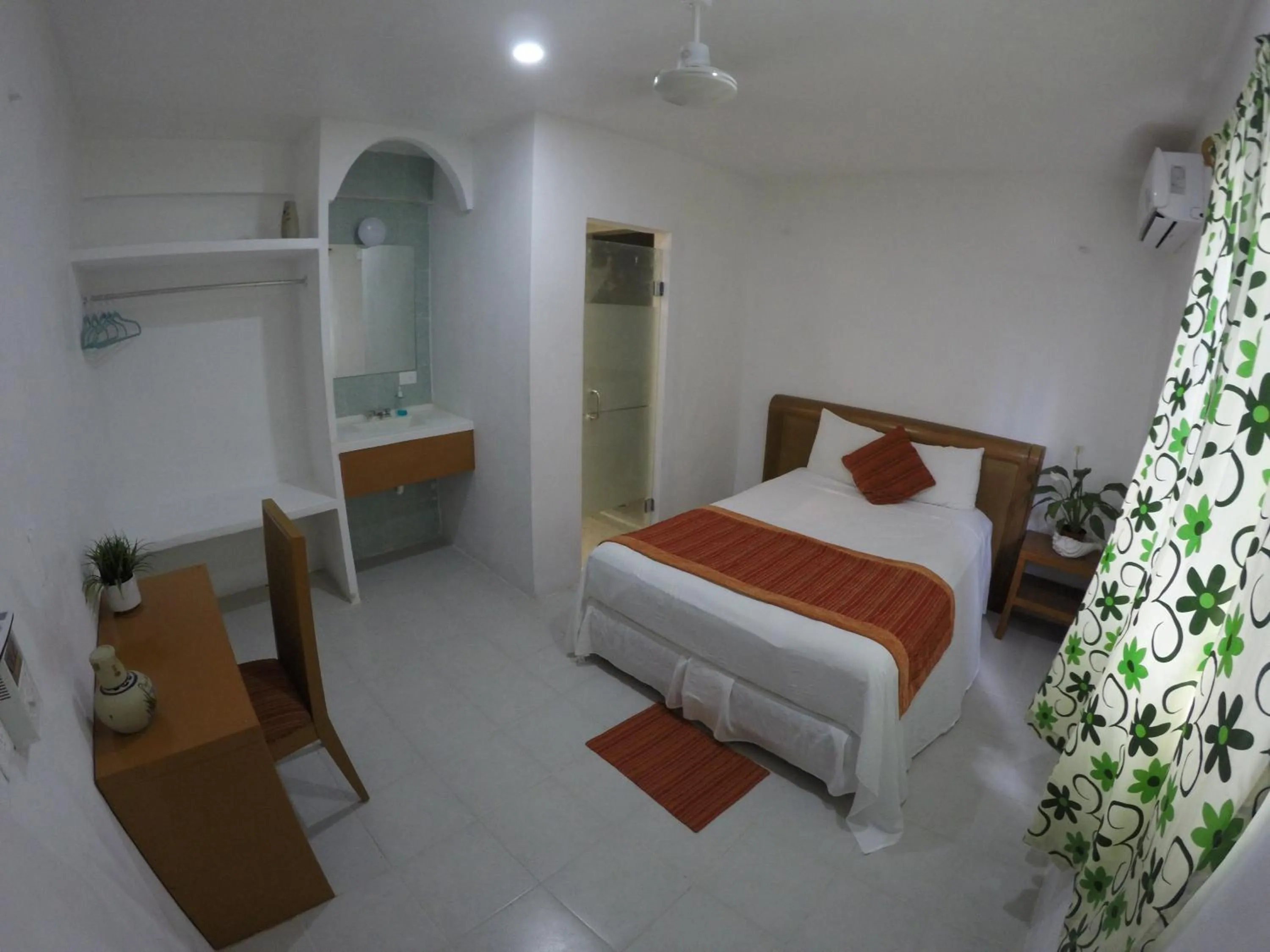 Photo of the whole room in Estancia Tulbayab 36